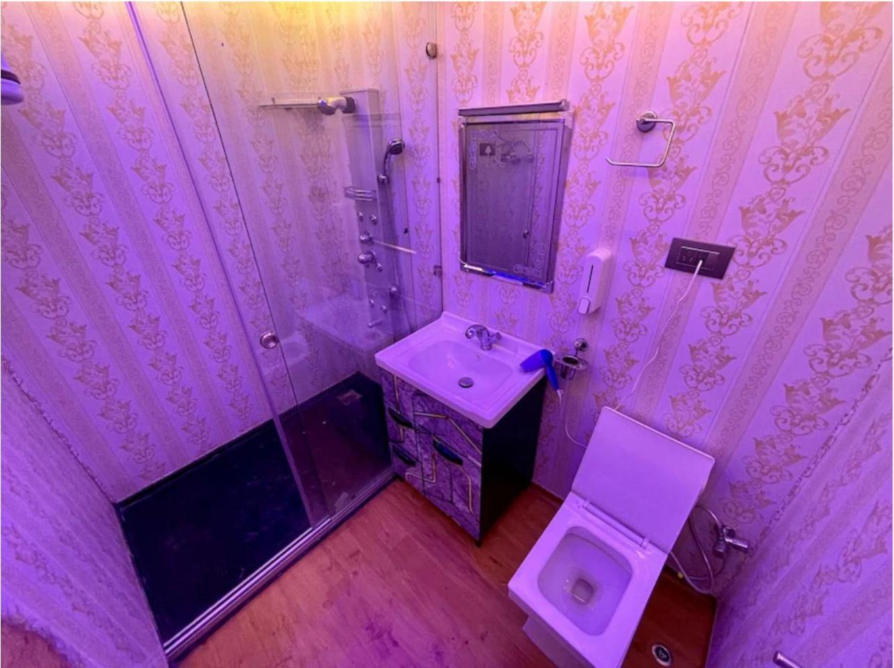 The Apollo 11 Luxury Houseboat 4* Srinagar (Jammu and Kashmir)