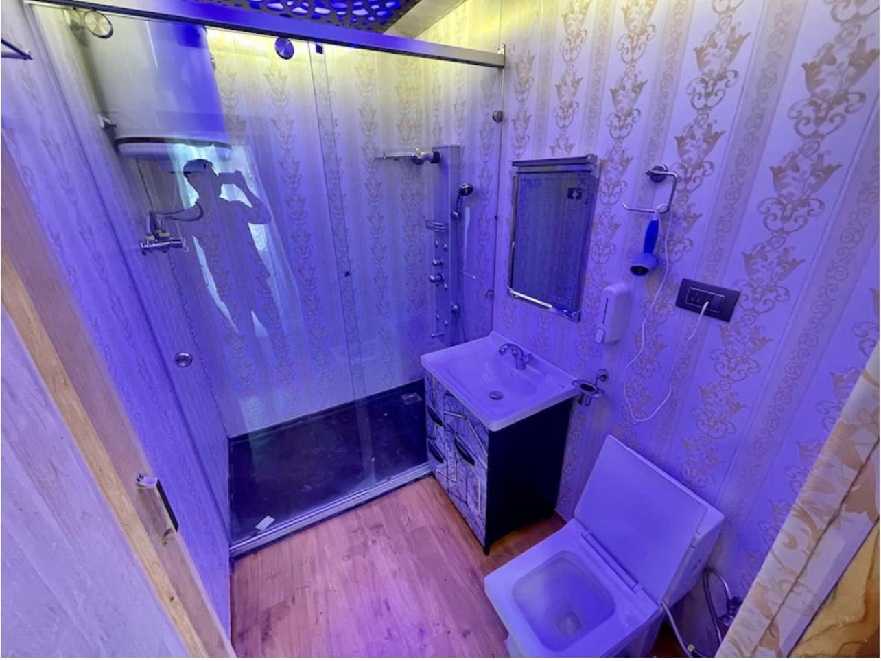 The Apollo 11 Luxury Houseboat Srinagar (Jammu and Kashmir)