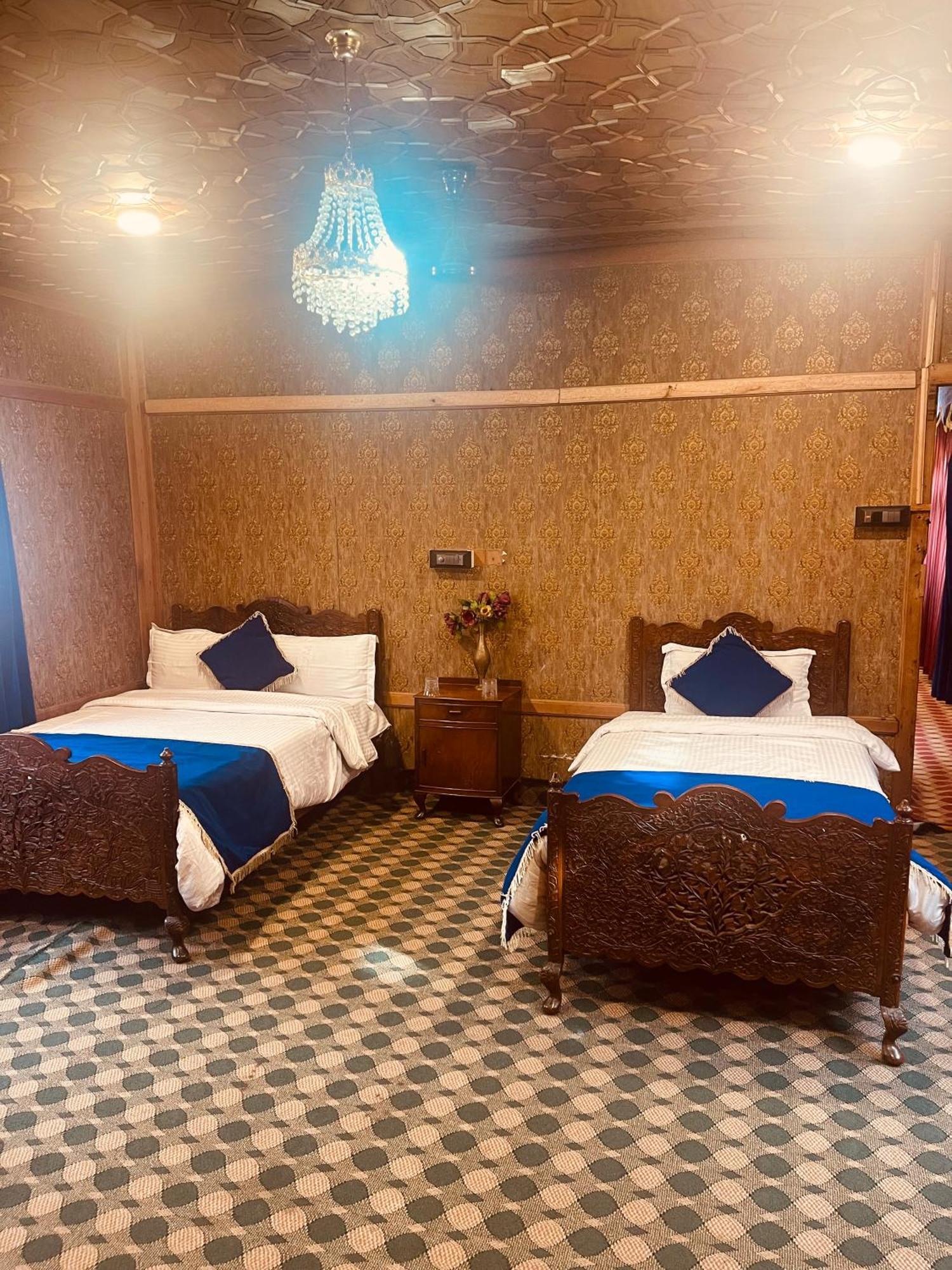 The Apollo 11 Luxury Houseboat Botel 4*