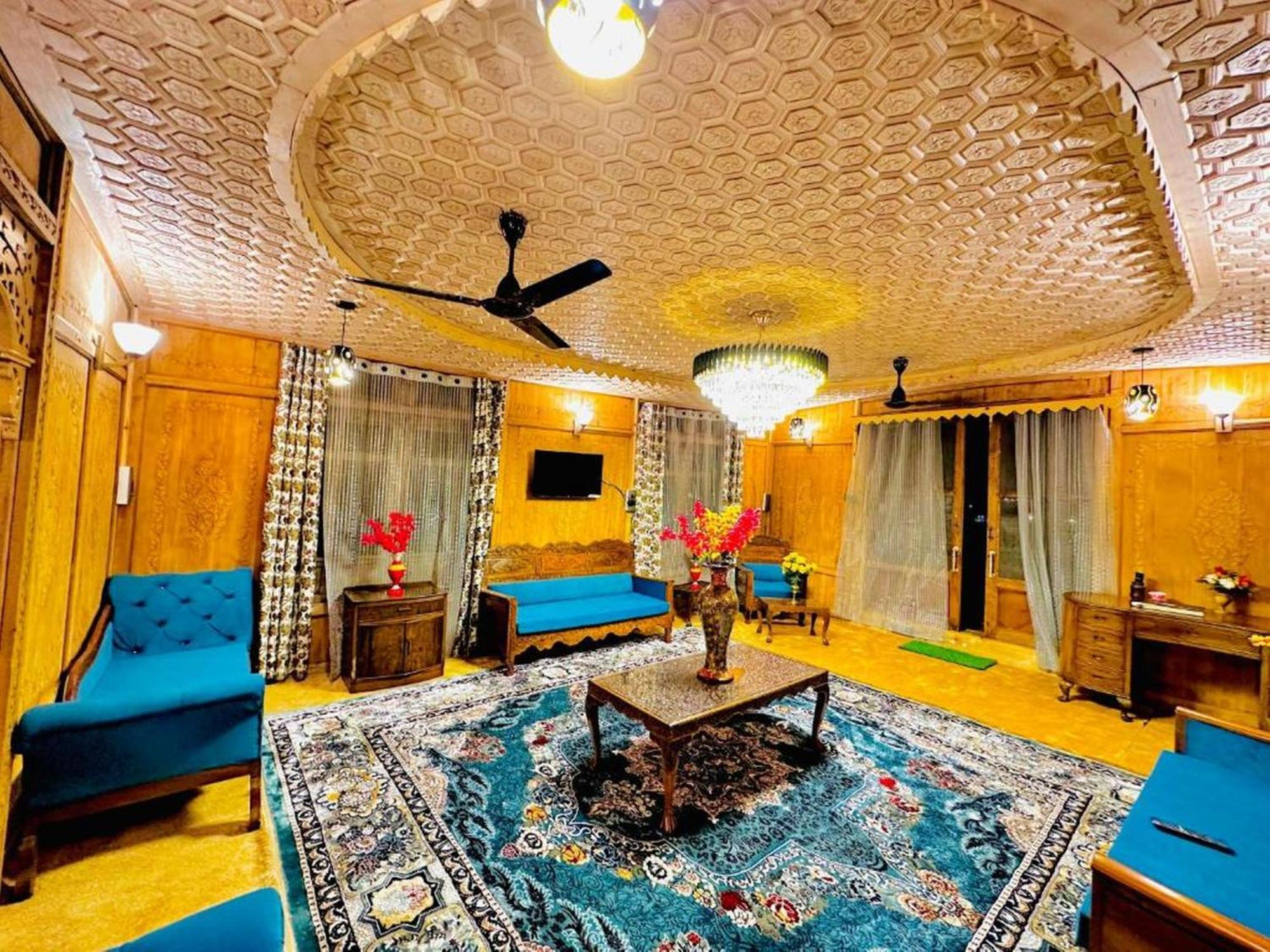 Botel Floating Luxury Group Of Houseboats 4*