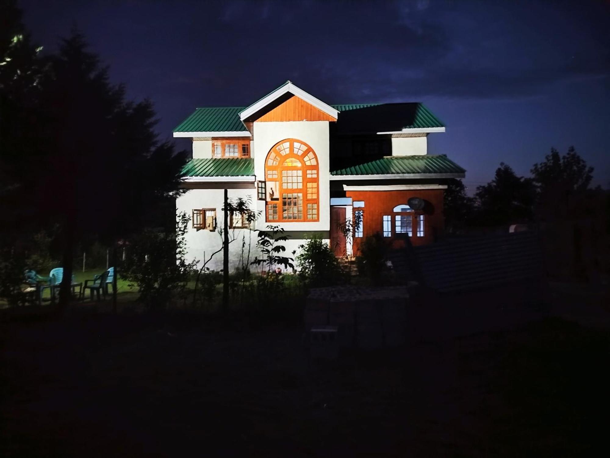 The Bilt Farmhouse Holiday home Srinagar (Jammu and Kashmir)