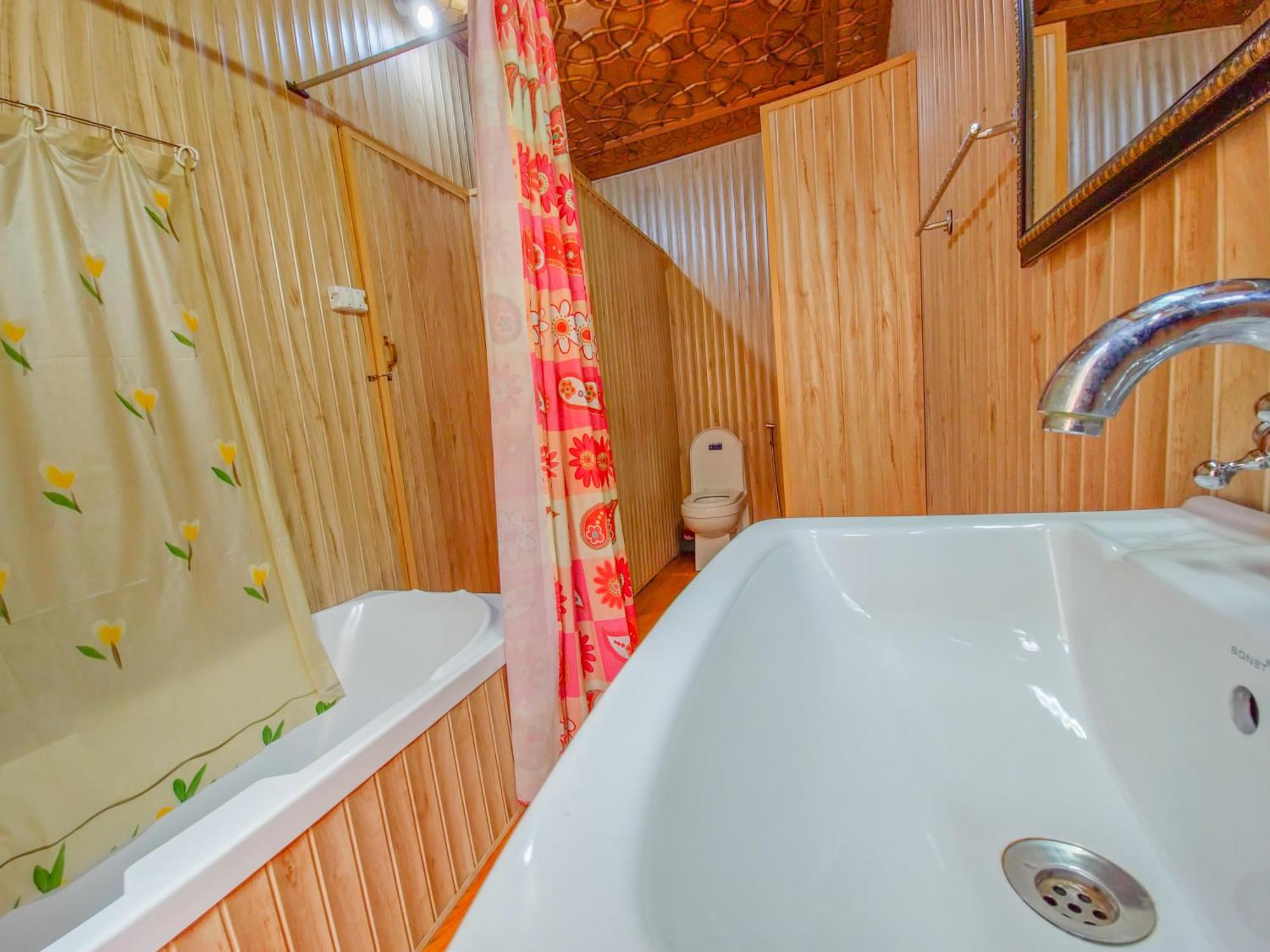 Mexico Group Of Houseboats