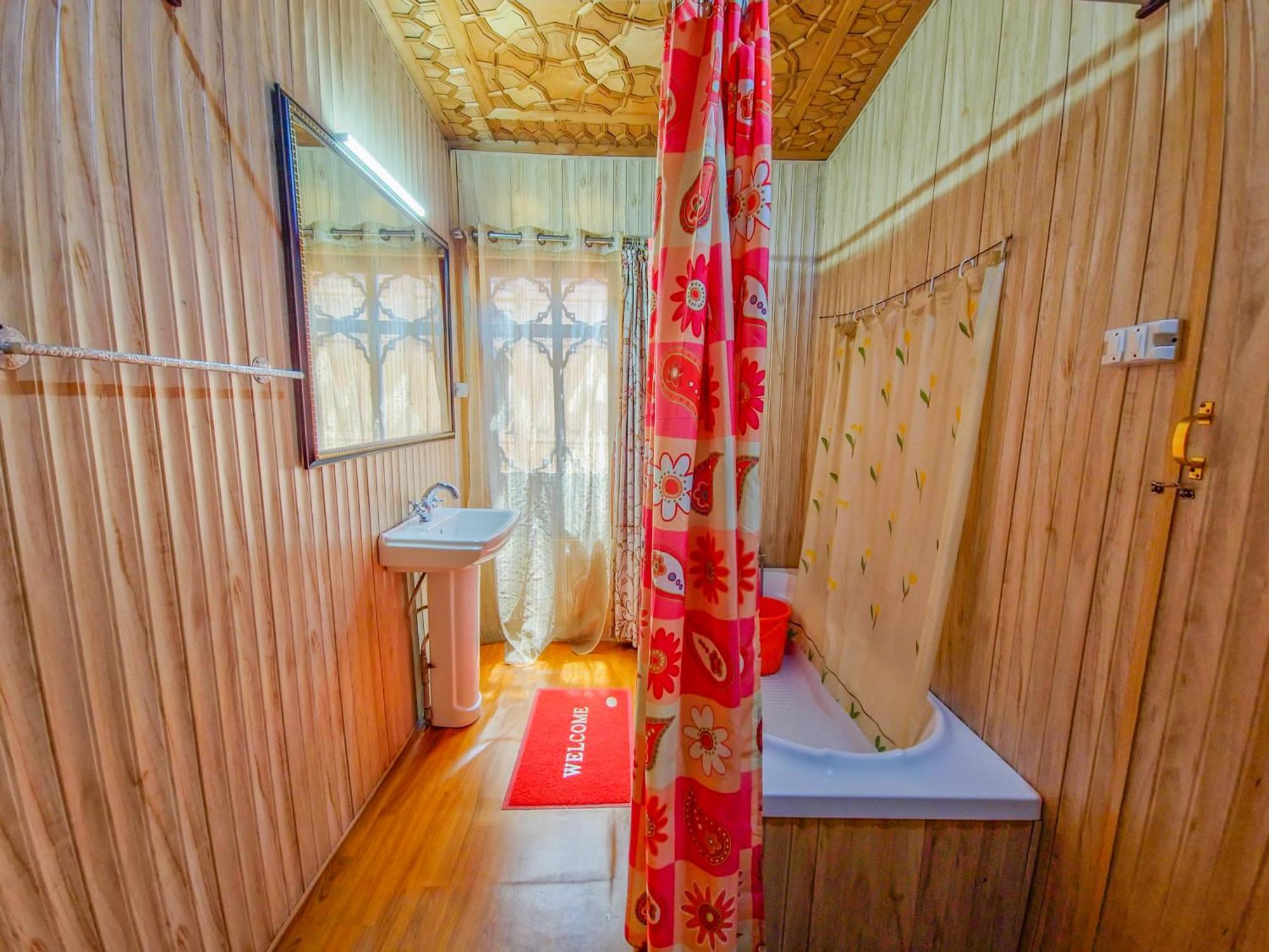 Mexico Group Of Houseboats
