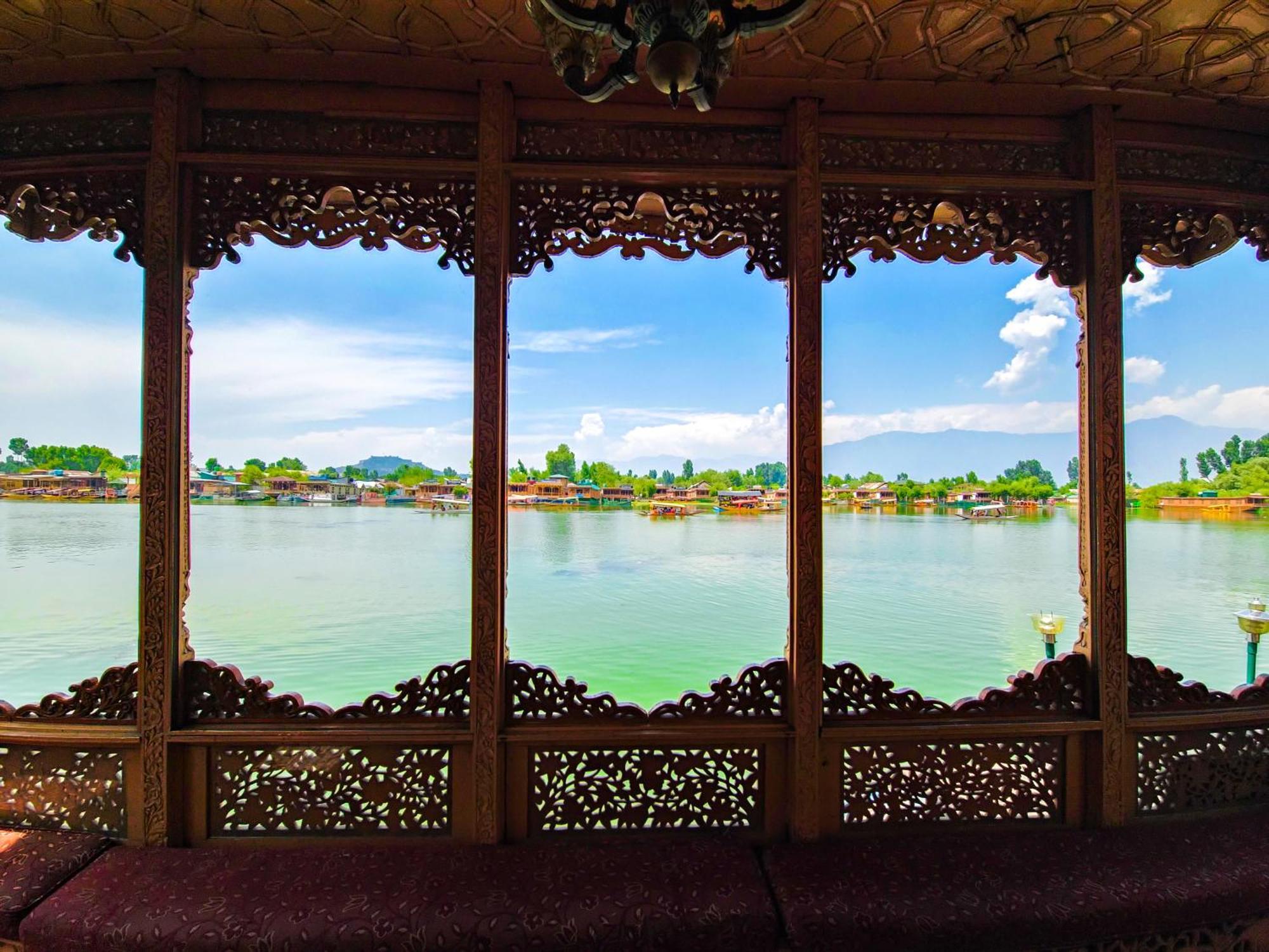 Mexico Group Of Houseboats