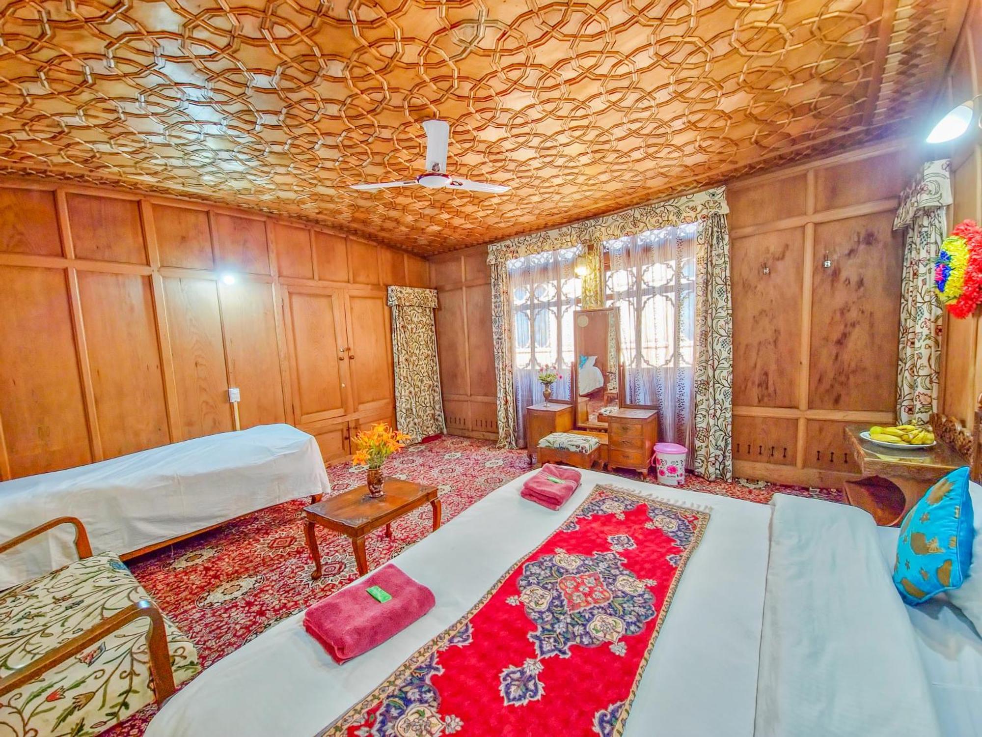 Mexico Group Of Houseboats Hotel