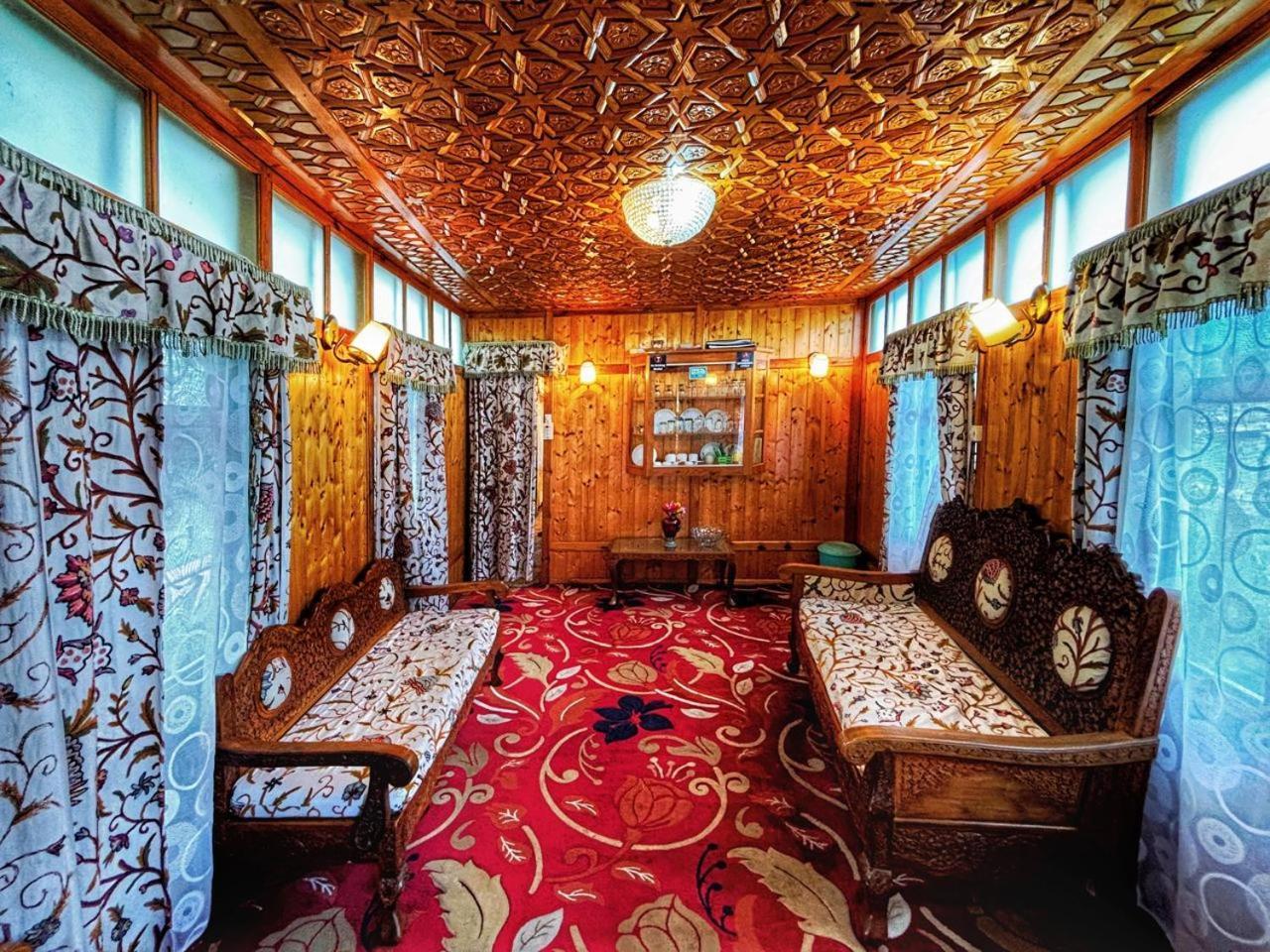 Botel White House Group Of Houseboats Srinagar (Jammu and Kashmir)