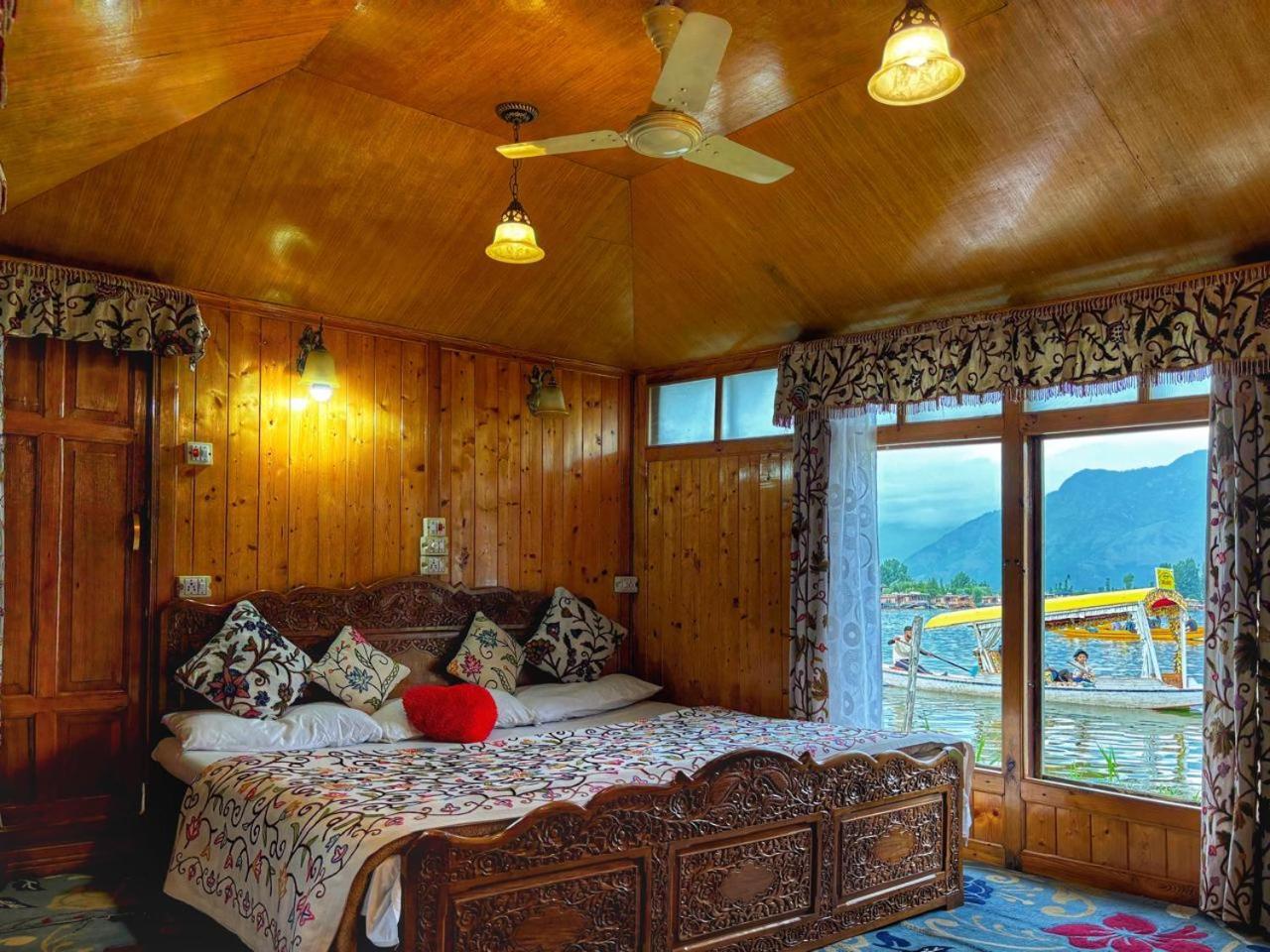 Botel White House Group Of Houseboats 3*