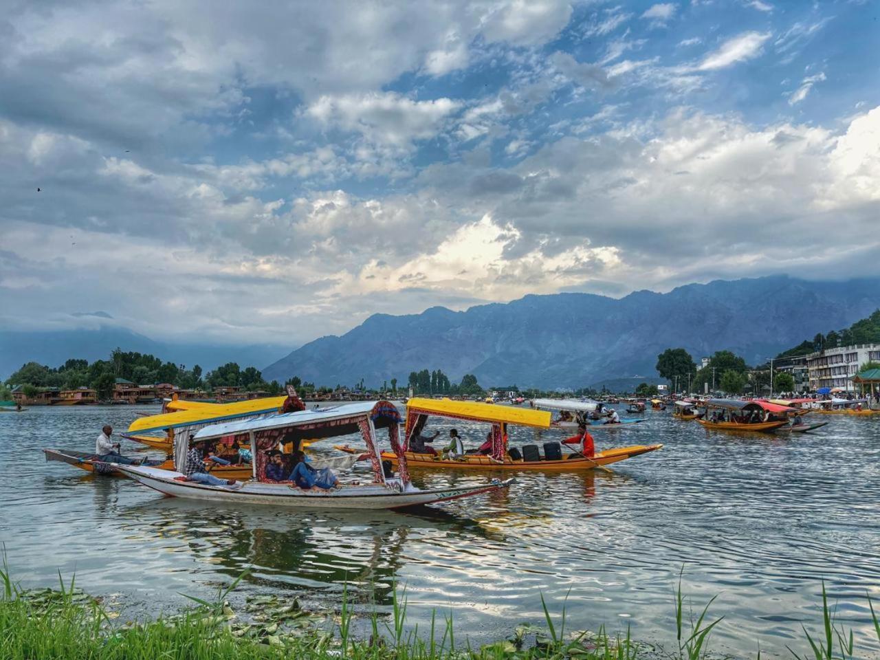 White House Group Of Houseboats Botel Srinagar (Jammu and Kashmir)