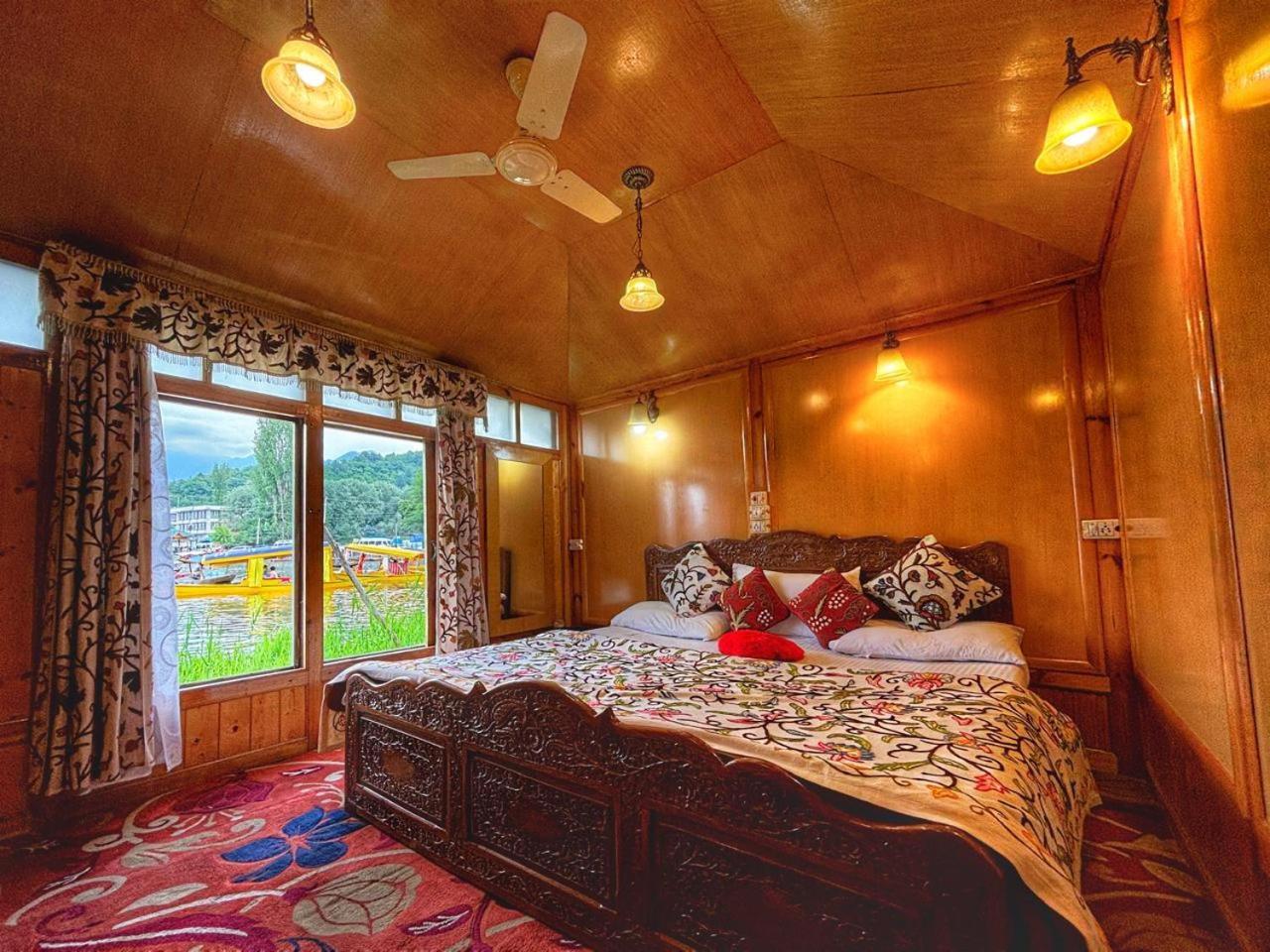 White House Group Of Houseboats Srinagar (Jammu and Kashmir)