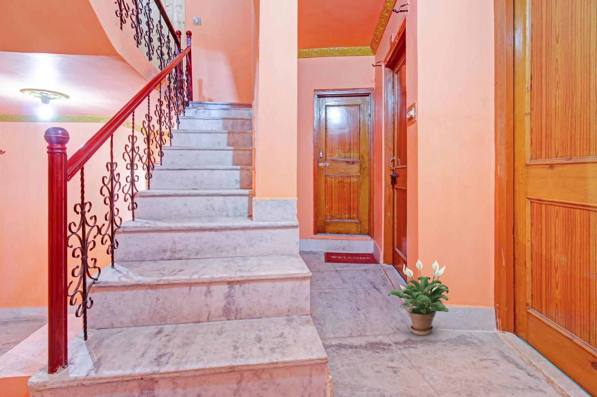 Hotel O Jay Palace 3*