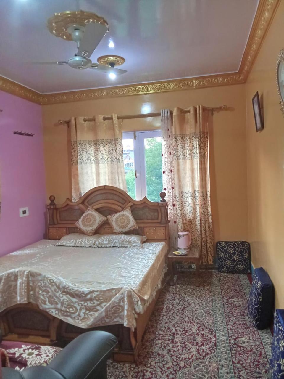 Saim Gest House Holiday home Srinagar (Jammu and Kashmir)