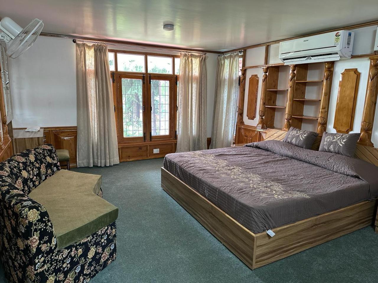 Redwood Guest house *