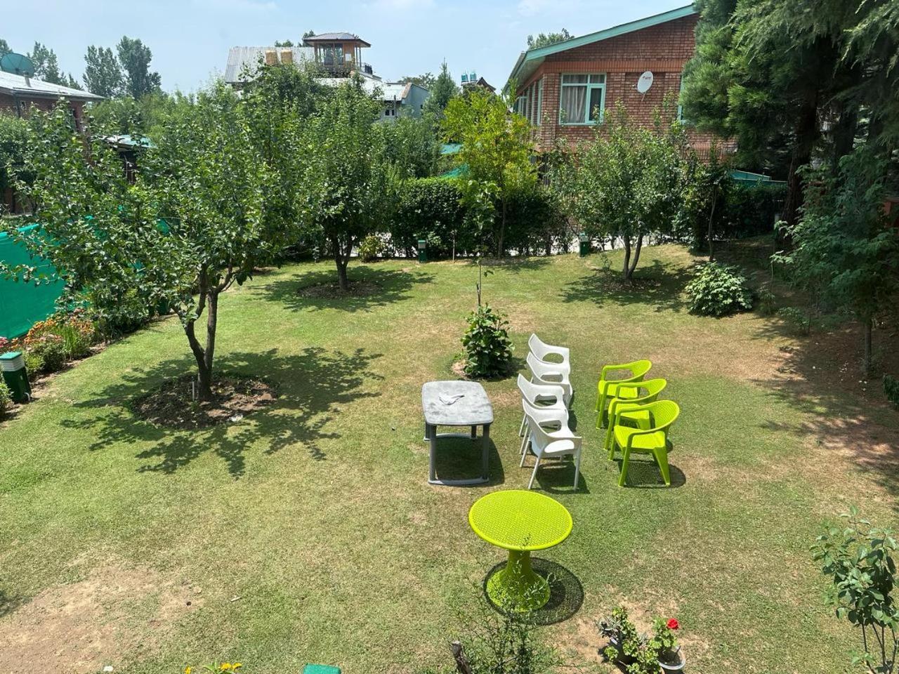 Redwood Guest house *