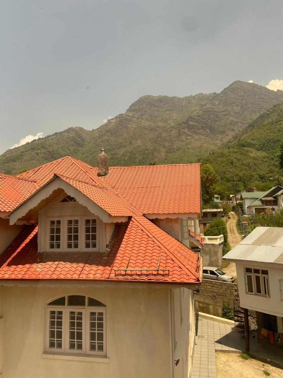 Silver Oak Hotel Srinagar (Jammu and Kashmir)