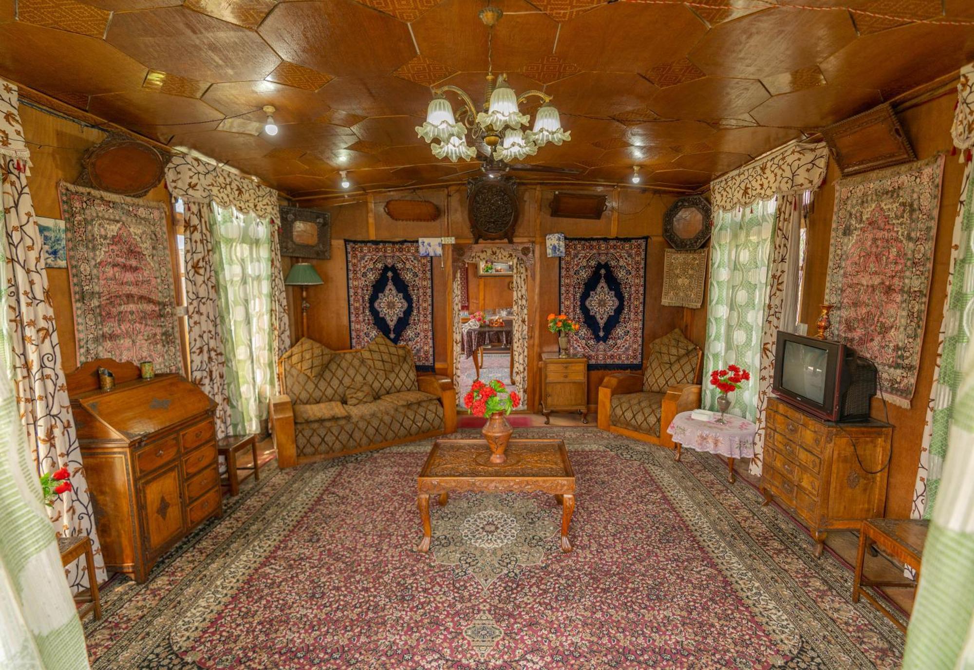Botel The Altaf Group Of Houseboats Srinagar (Jammu and Kashmir)