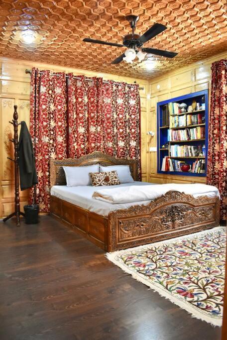 Guest house Wani Spaces Srinagar (Jammu and Kashmir)