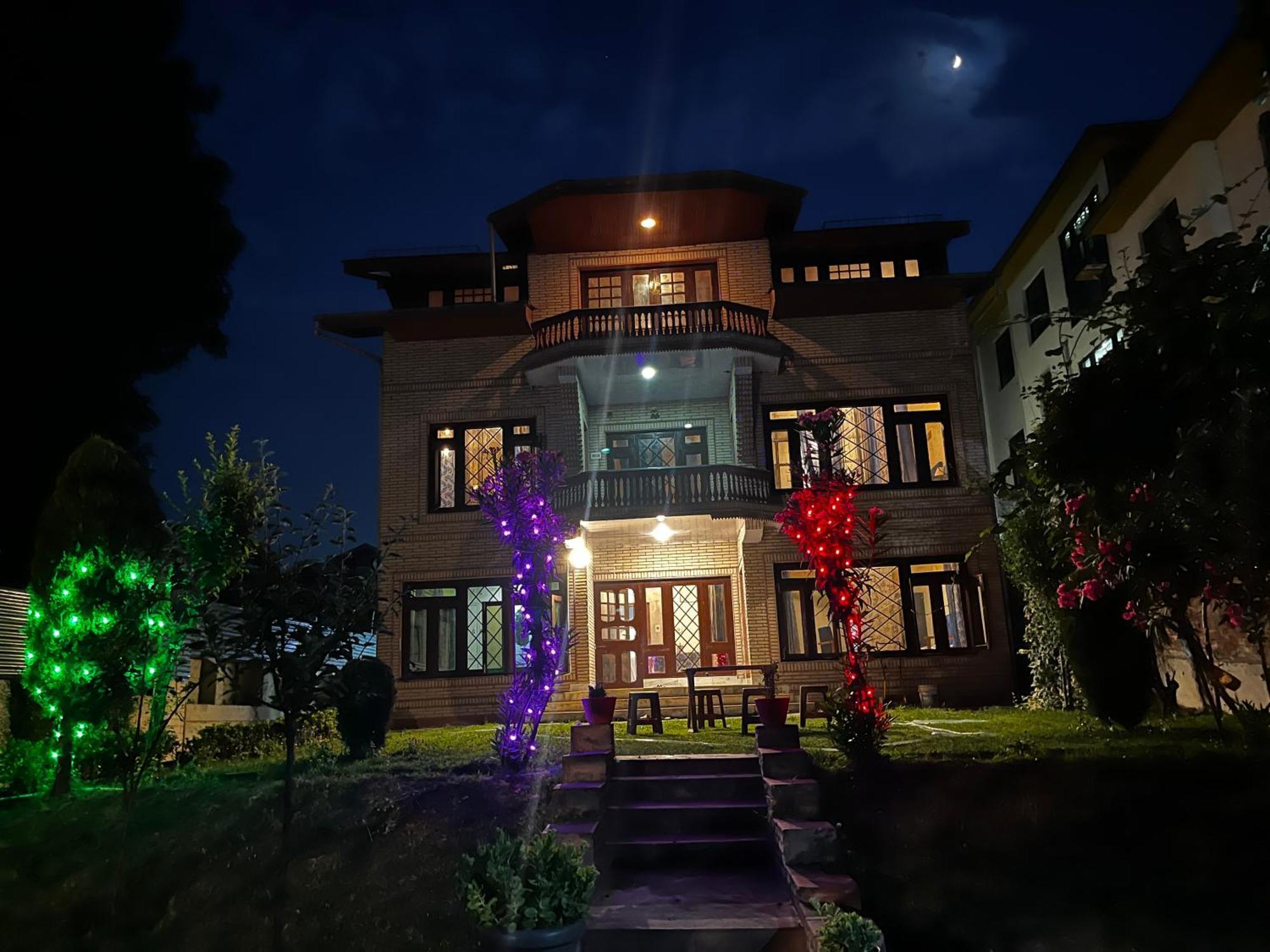 Maqsoom I Entire Near Airport And Dal Holiday home *