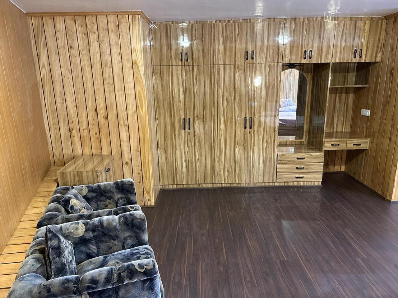 Redwood Guest house *