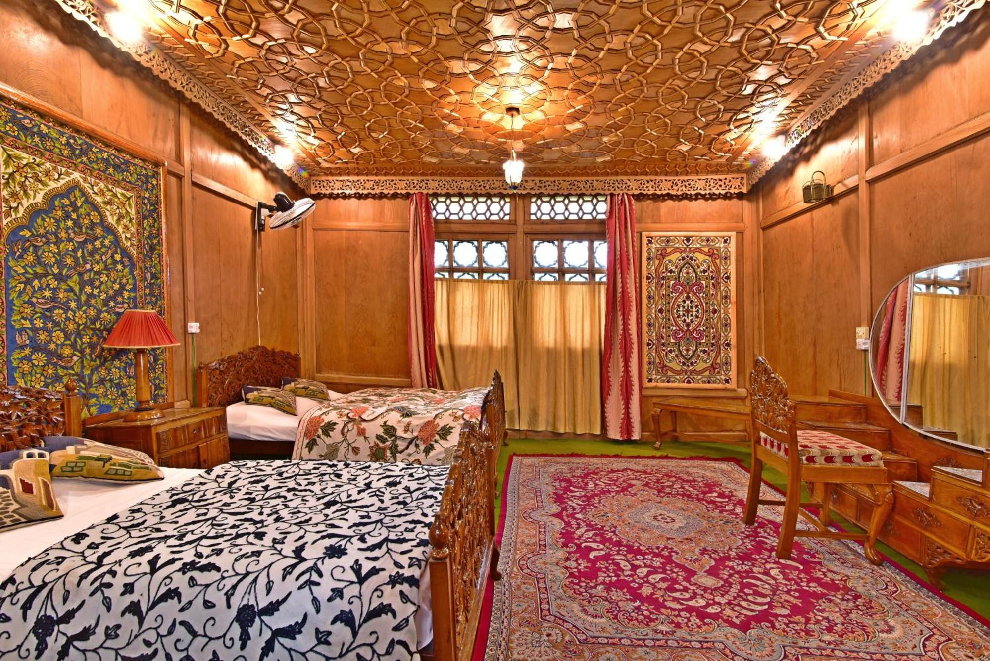 Houseboat Inshallah