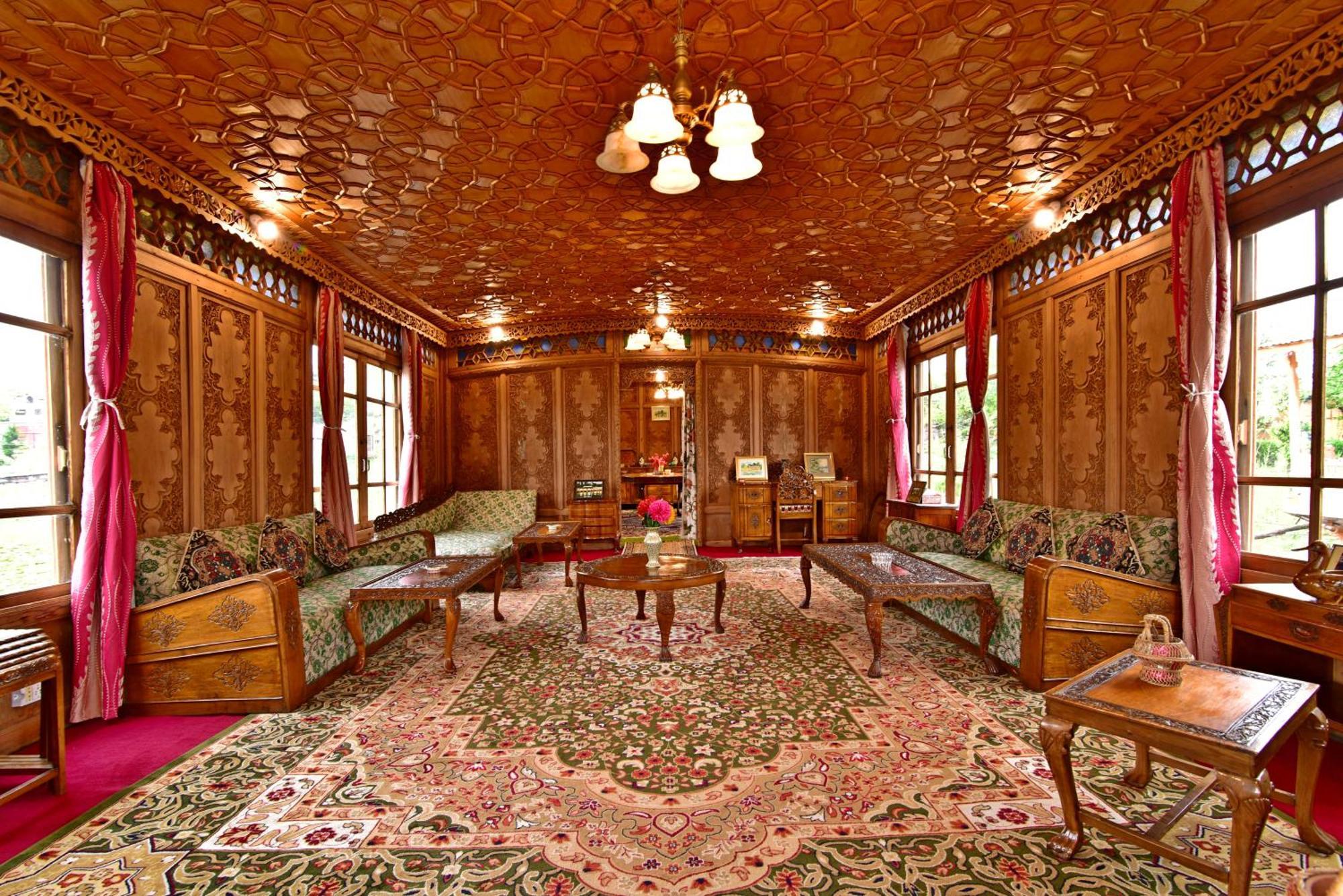 Houseboat Inshallah