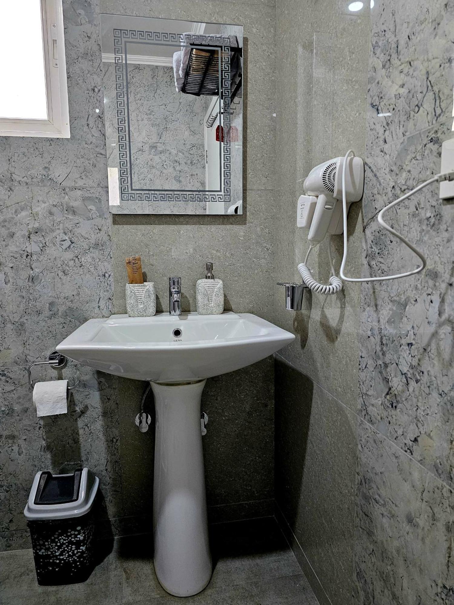 Duas Residency Hotel Srinagar (Jammu and Kashmir)
