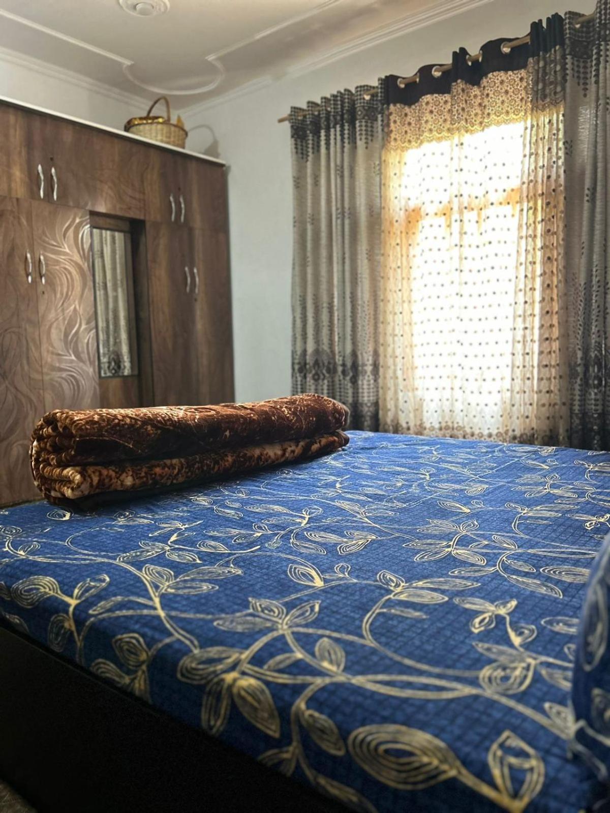 Zikra * Srinagar (Jammu and Kashmir)