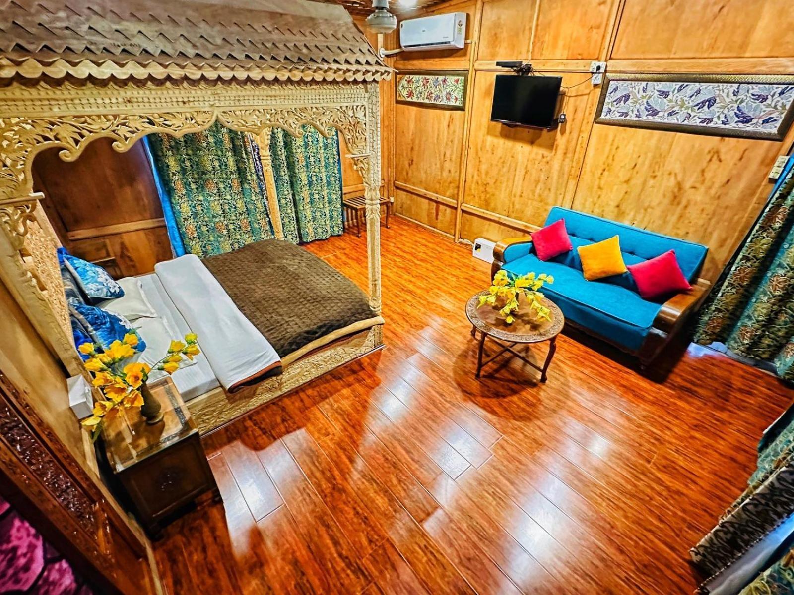 Hayat Group Of Houseboats Srinagar (Jammu and Kashmir)
