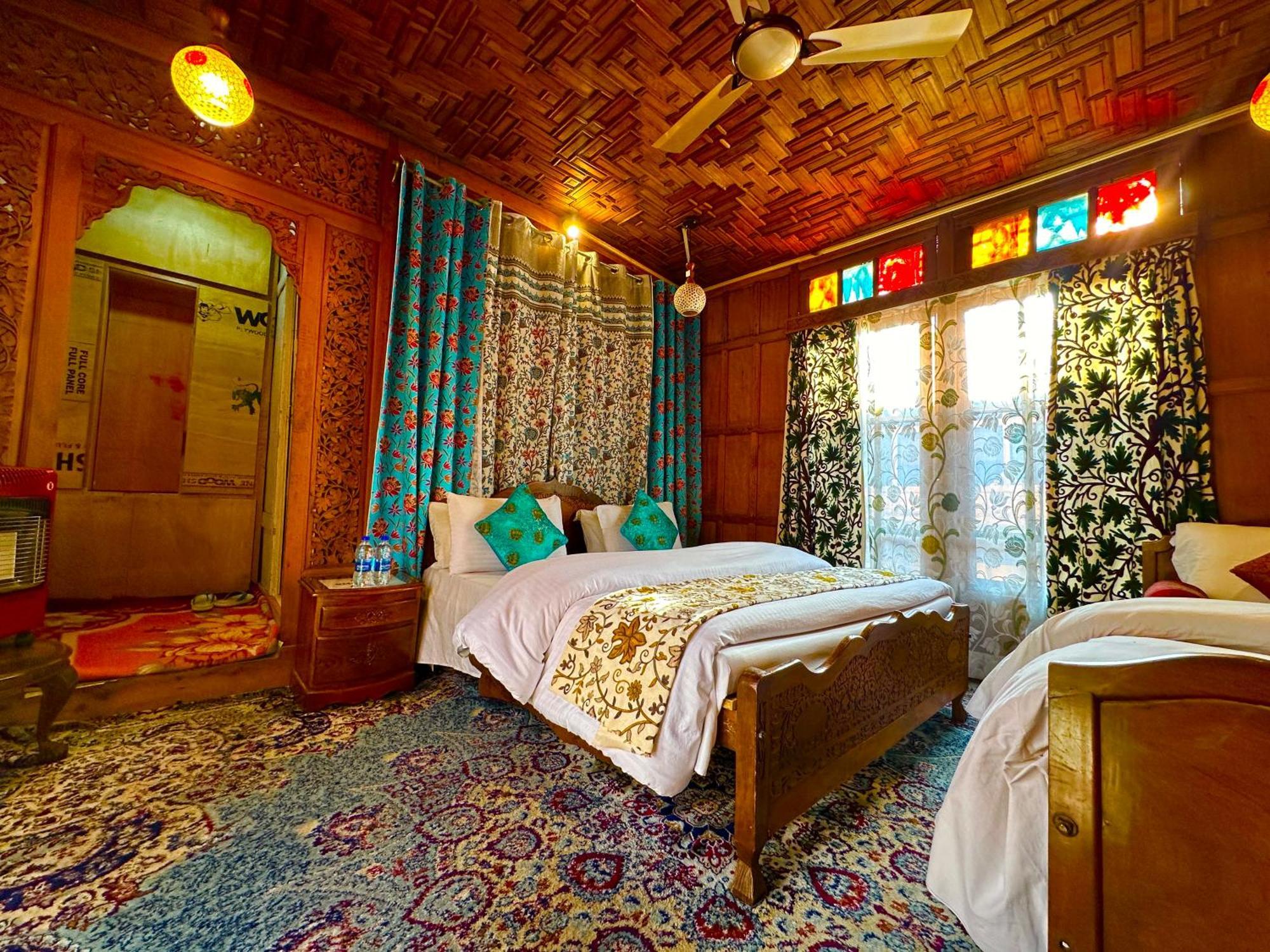 Hotel Palace Group Of House Boats Srinagar (Jammu and Kashmir)