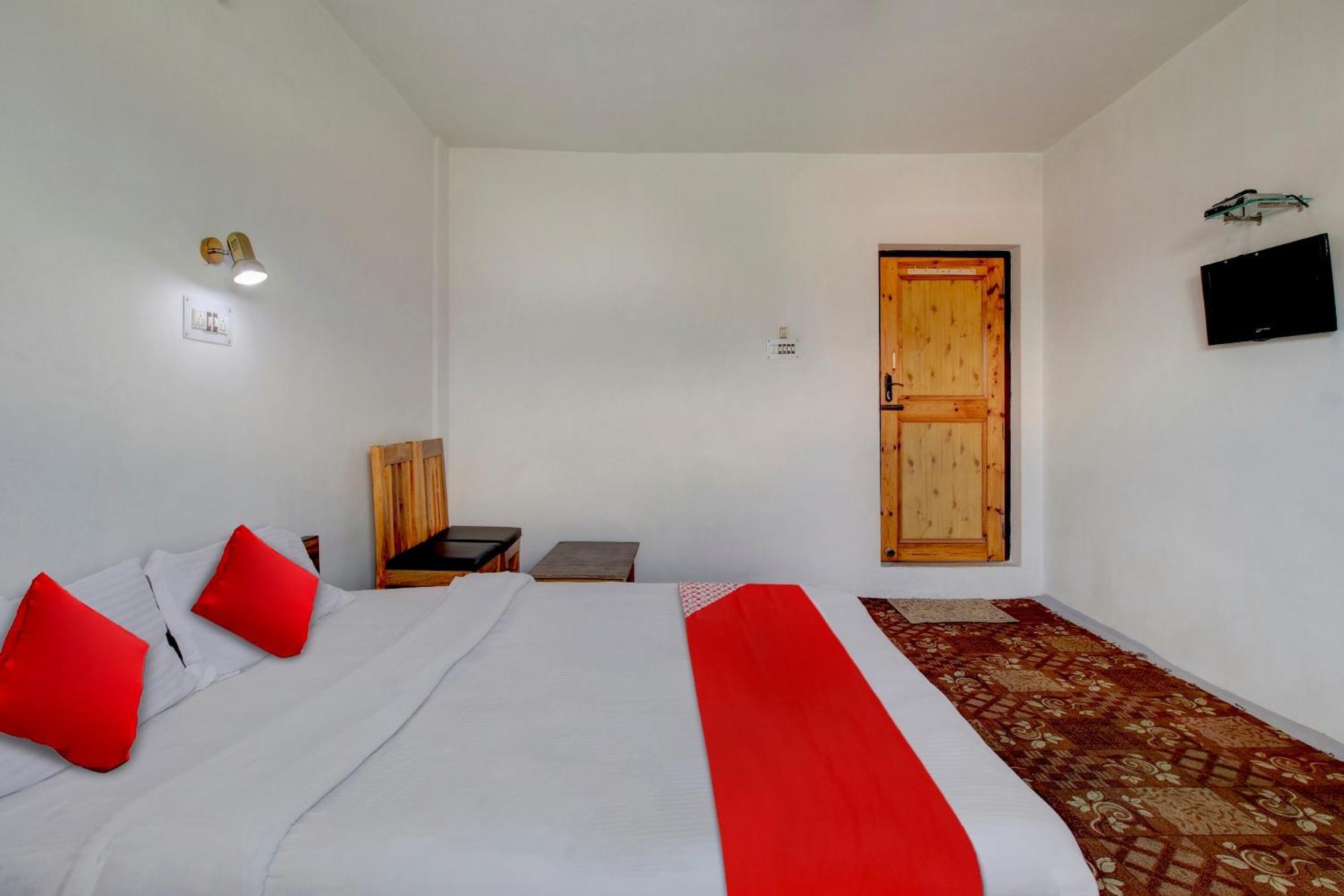 Hotel O Delhi Star Srinagar (Jammu and Kashmir)