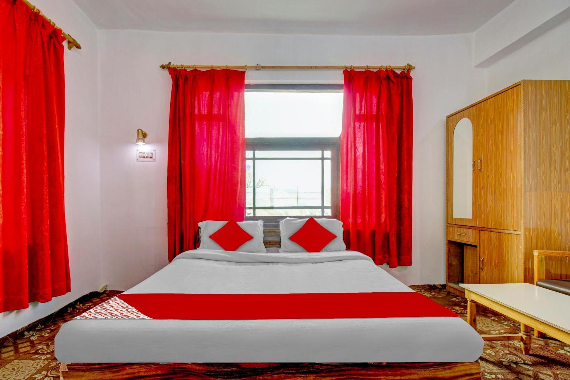 O Delhi Star Hotel *