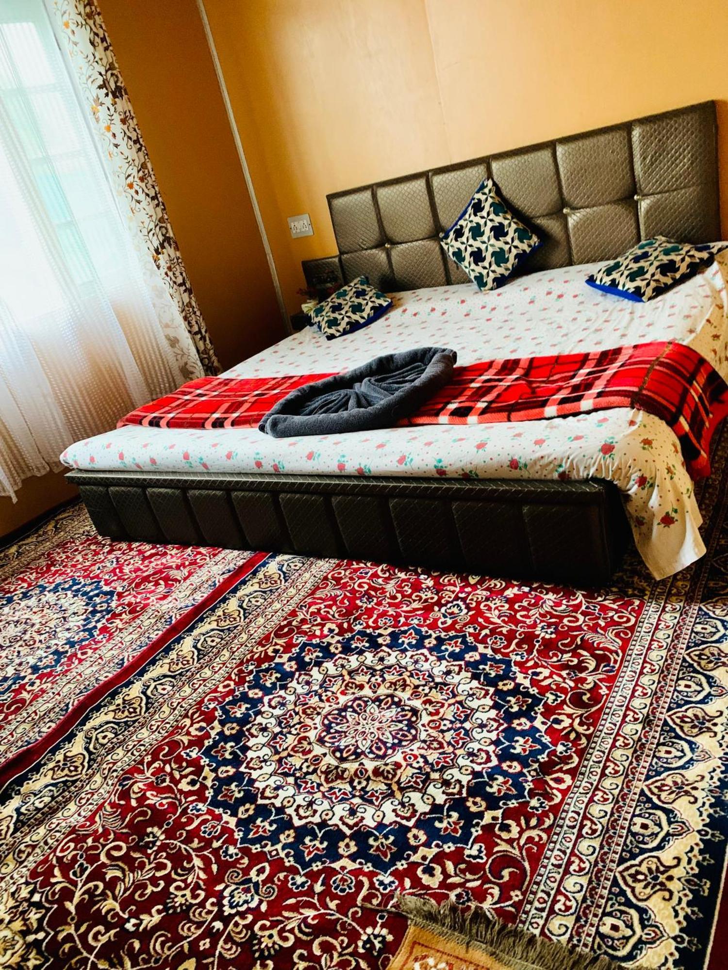 Farooq Biloo Palace Botel Srinagar (Jammu and Kashmir)