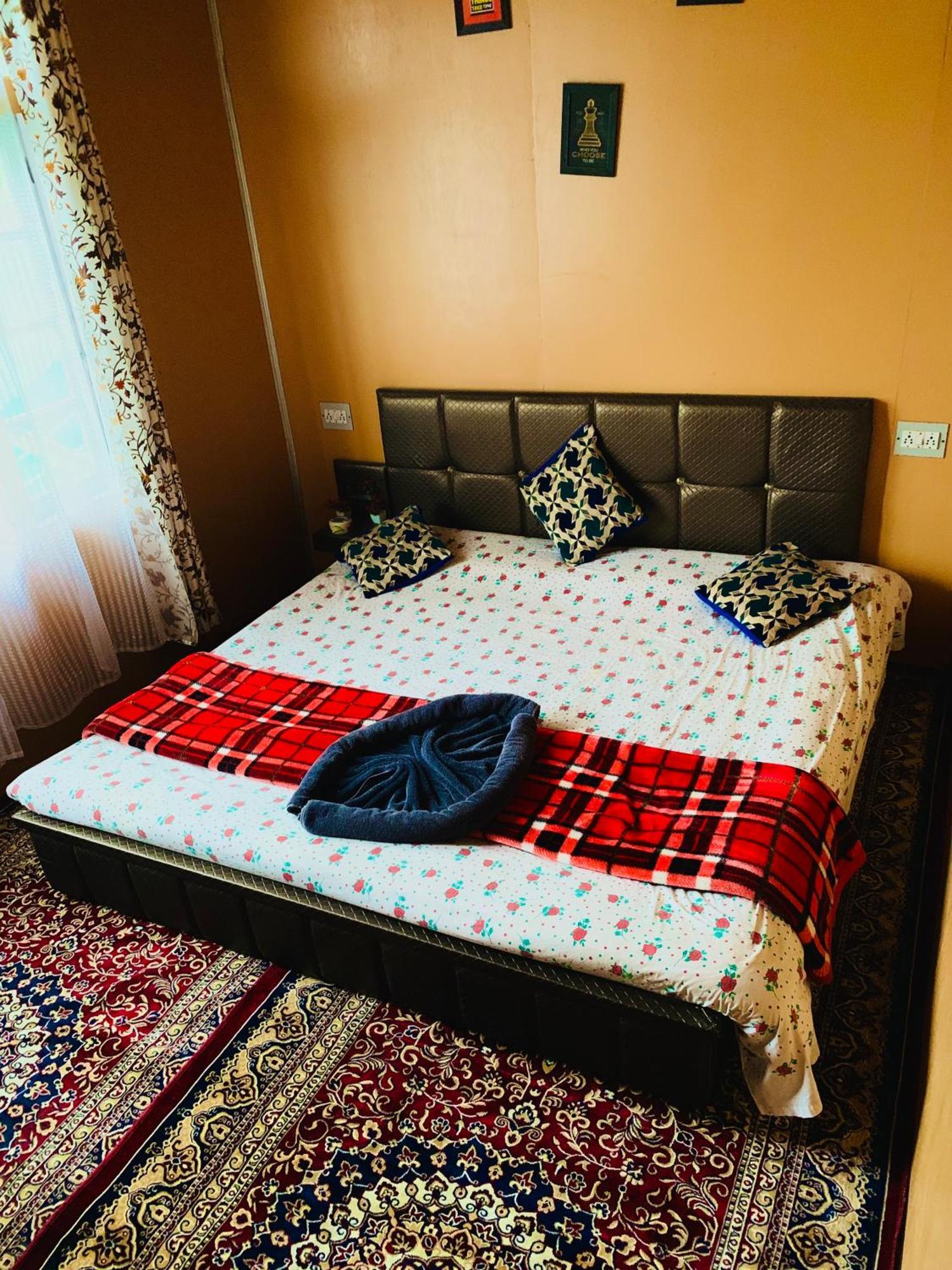 Farooq Biloo Palace Botel Srinagar (Jammu and Kashmir)