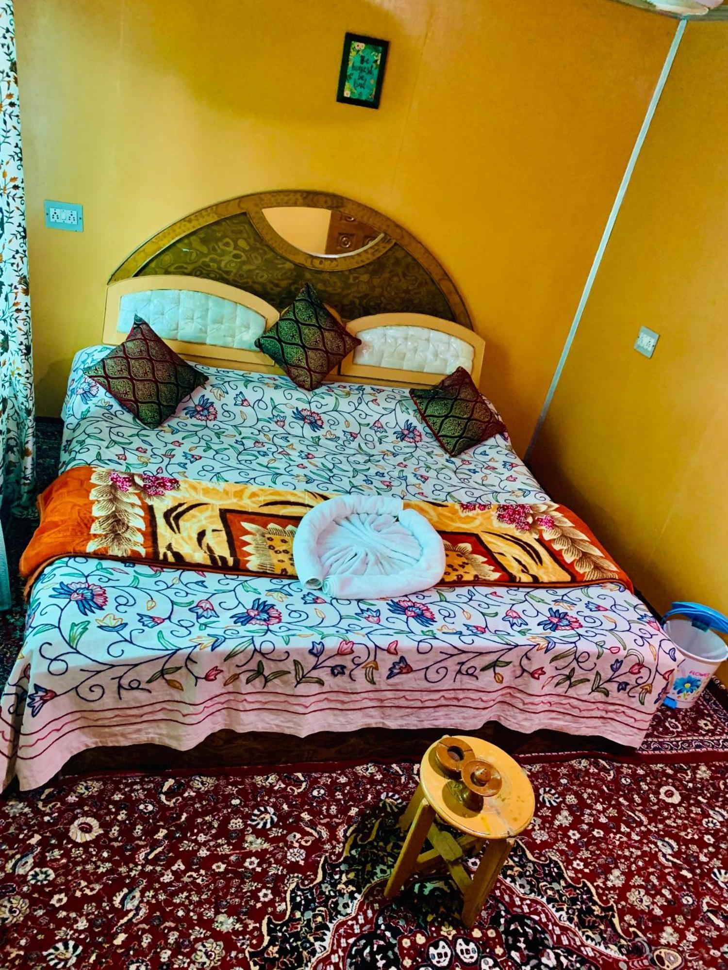 Farooq Biloo Palace Botel
