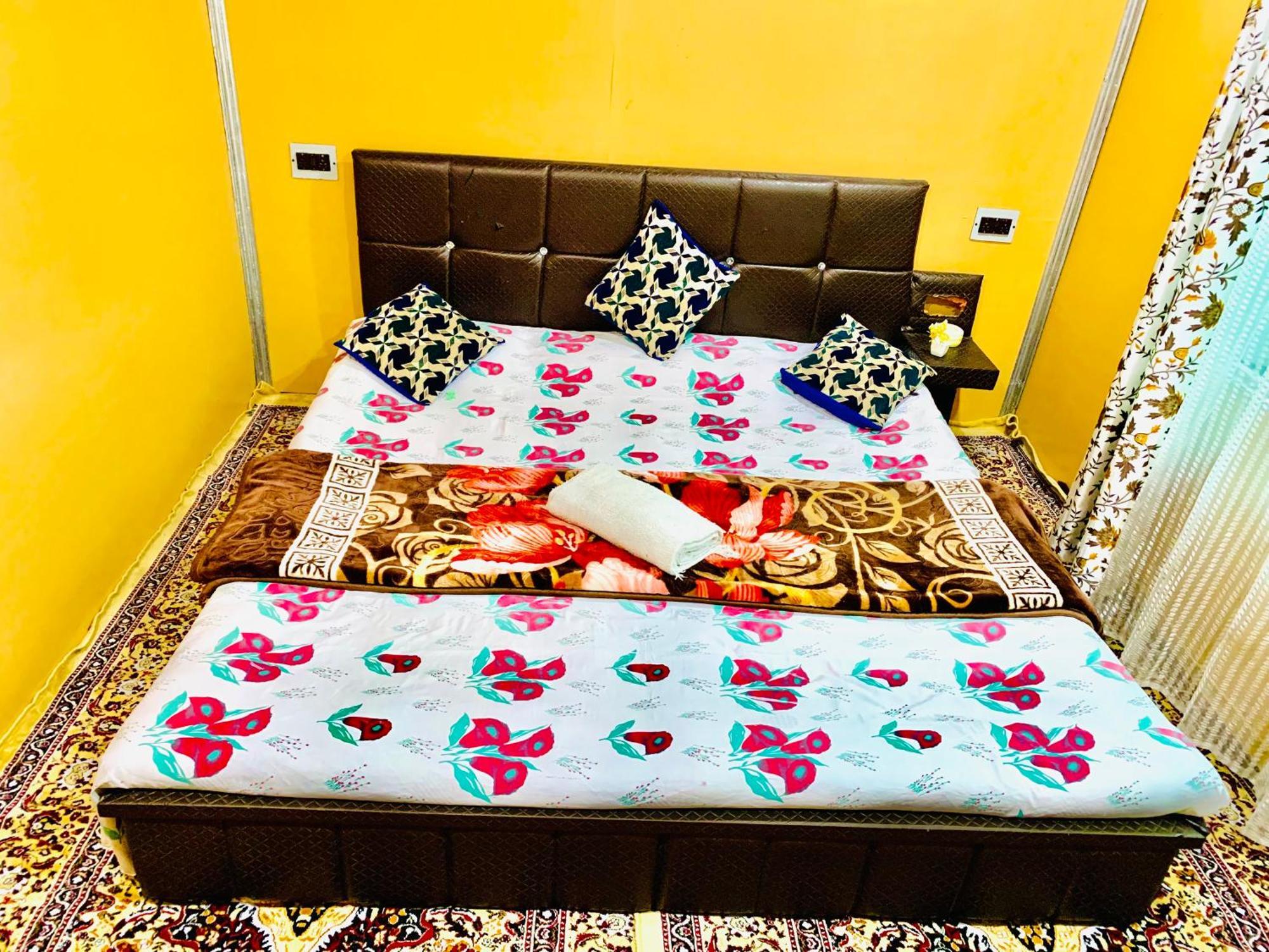 Farooq Biloo Palace *