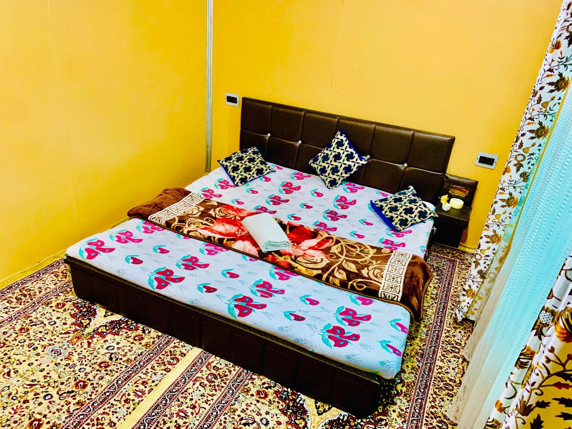 Farooq Biloo Palace Botel *