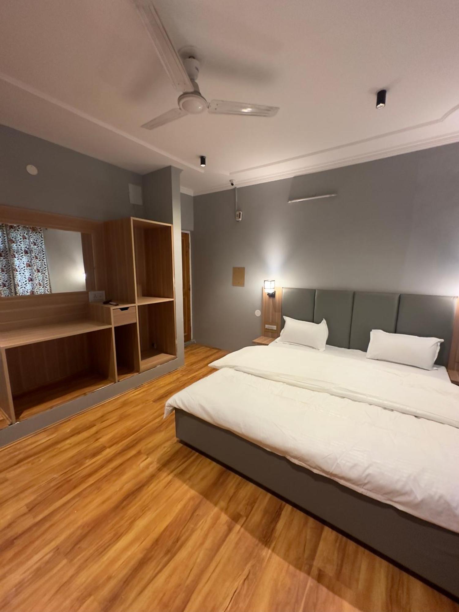 Silk Route Homestay *