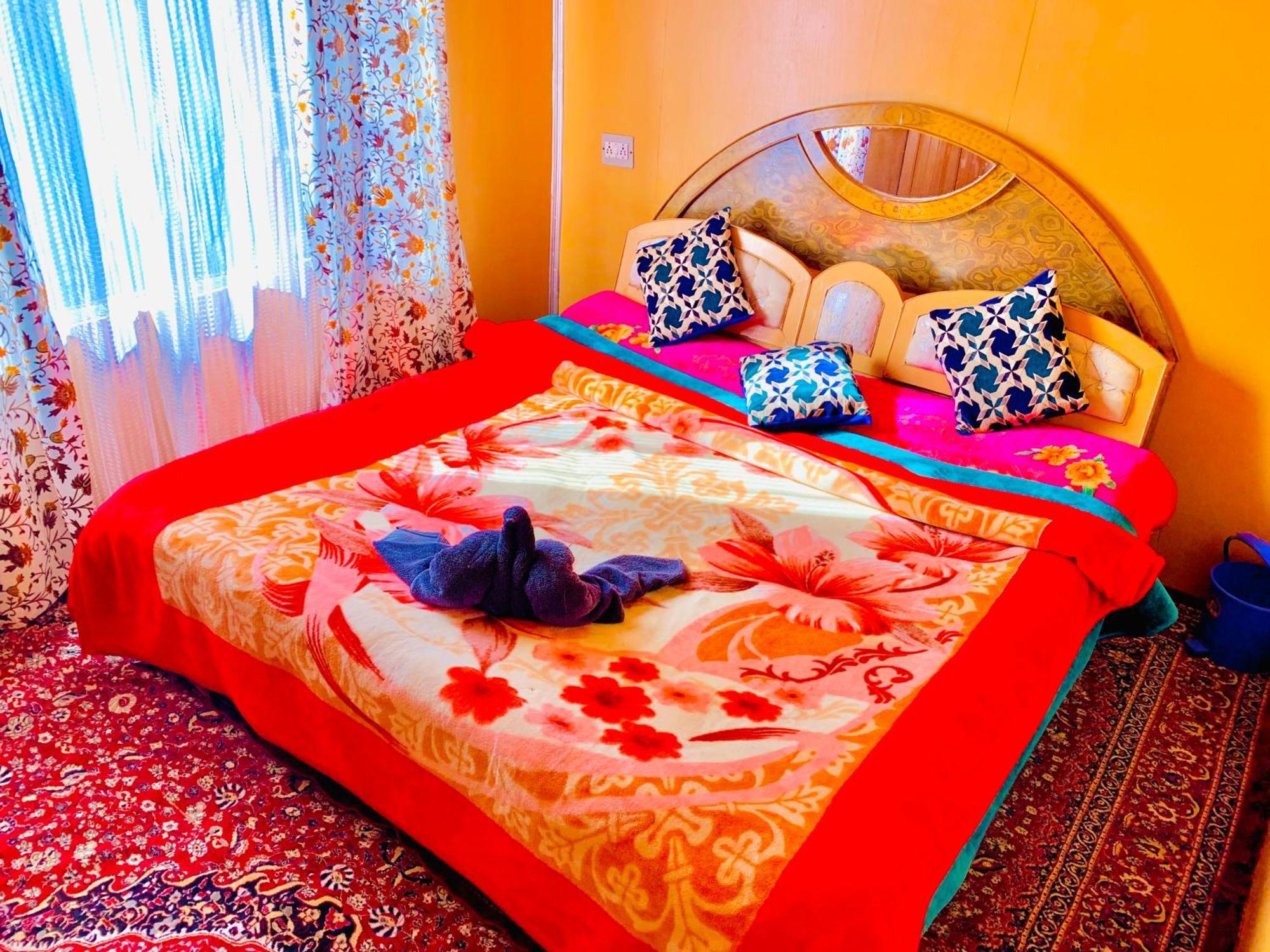 Farooq Biloo Palace *
