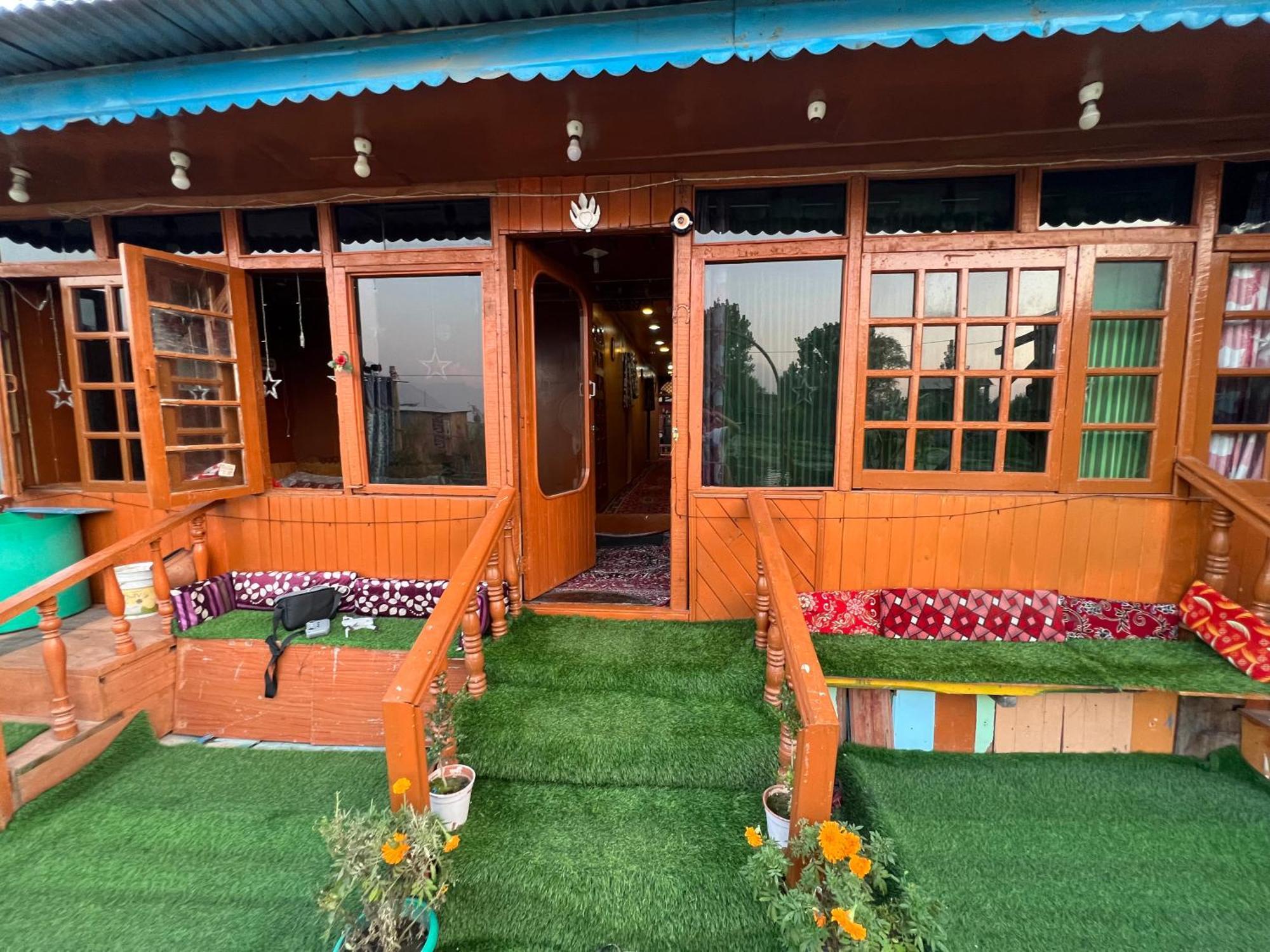Farooq Biloo Palace * Srinagar (Jammu and Kashmir)