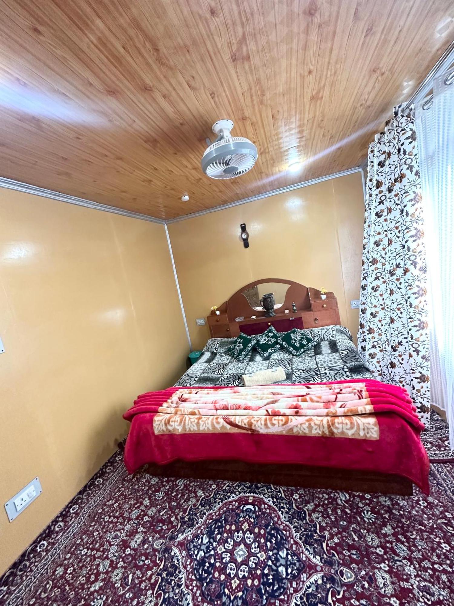 Farooq Biloo Palace Botel Srinagar (Jammu and Kashmir)