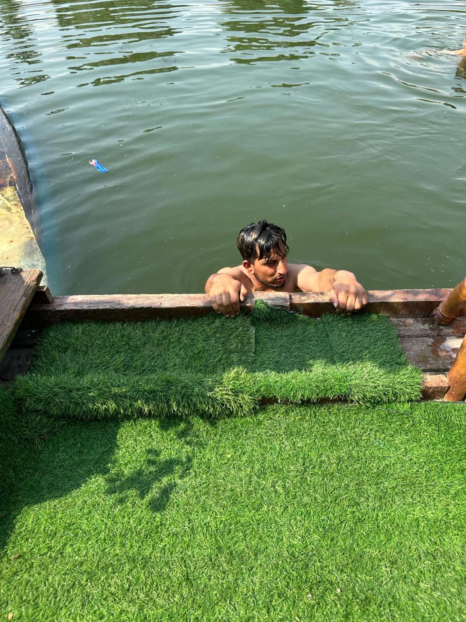 Botel Farooq Biloo Palace Srinagar (Jammu and Kashmir)