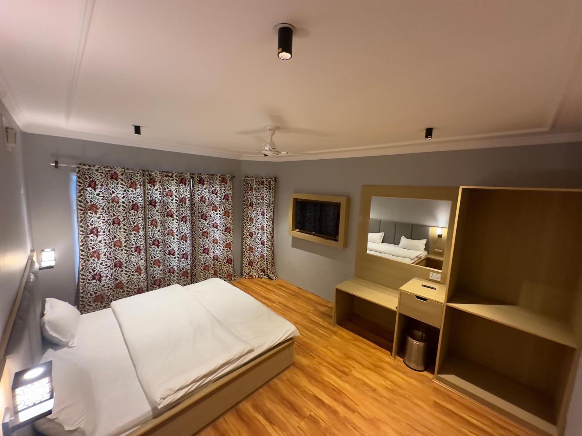 Silk Route Homestay Srinagar (Jammu and Kashmir)