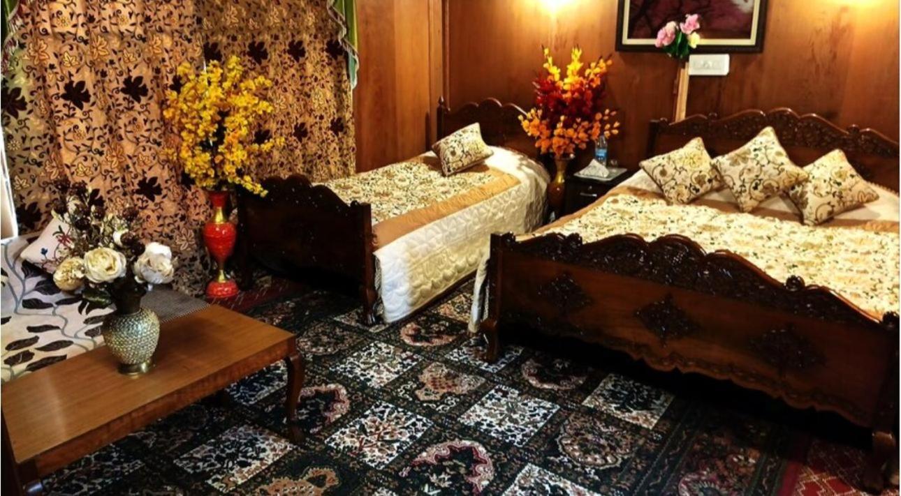 The Heritage Safina Group Of Houseboats Apartment