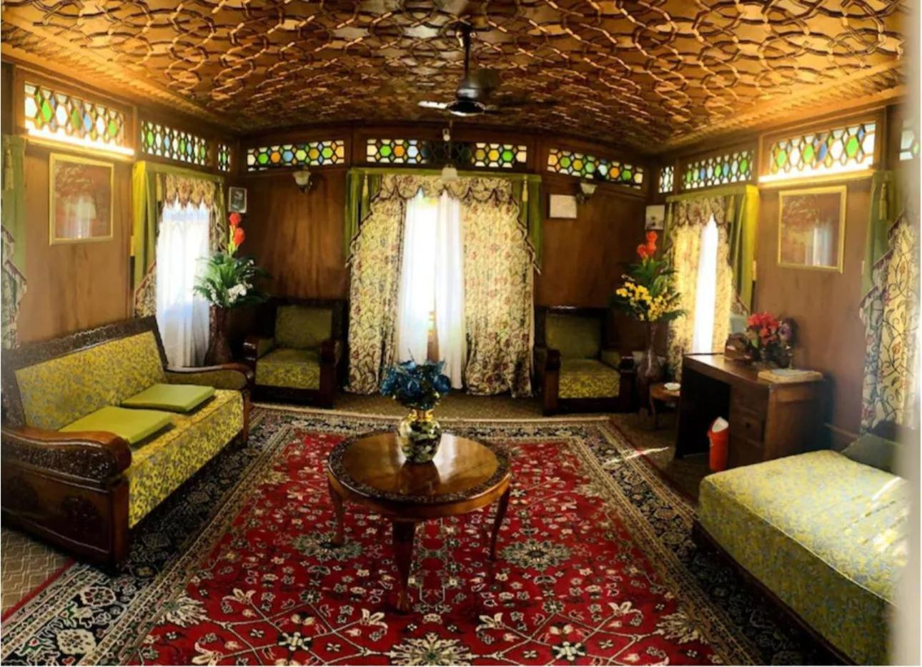 The Heritage Safina Group Of Houseboats Apartment