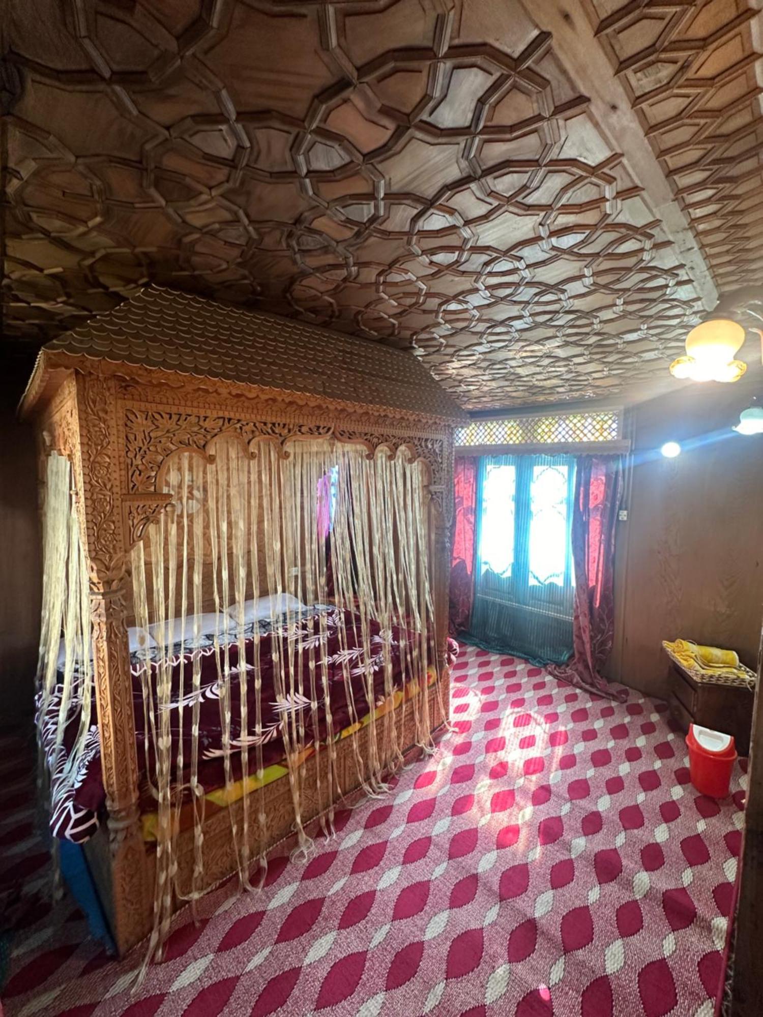 The Heritage Safina Group Of Houseboats Apartment Srinagar (Jammu and Kashmir)