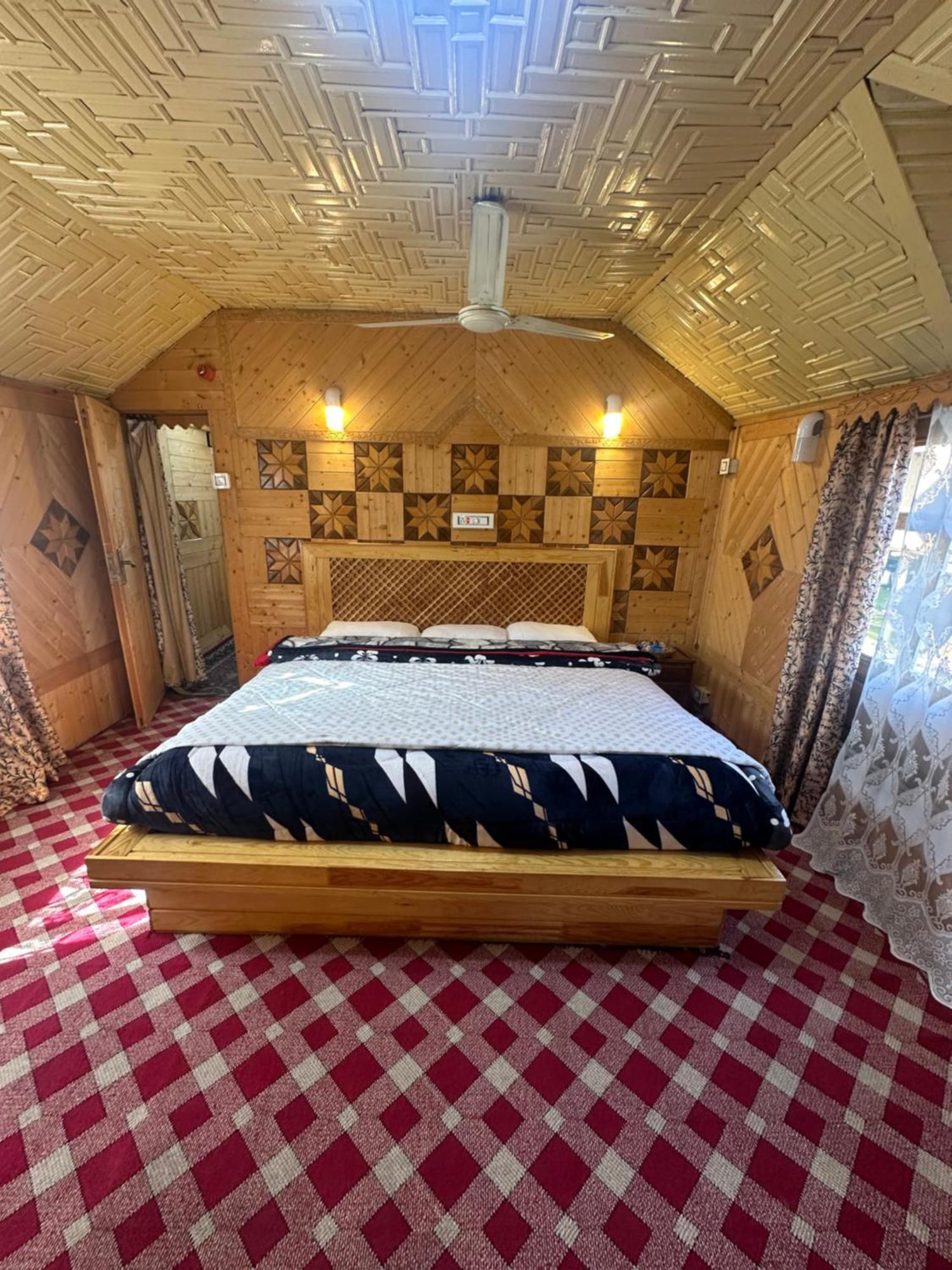 The Heritage Safina Group Of Houseboats Srinagar (Jammu and Kashmir)