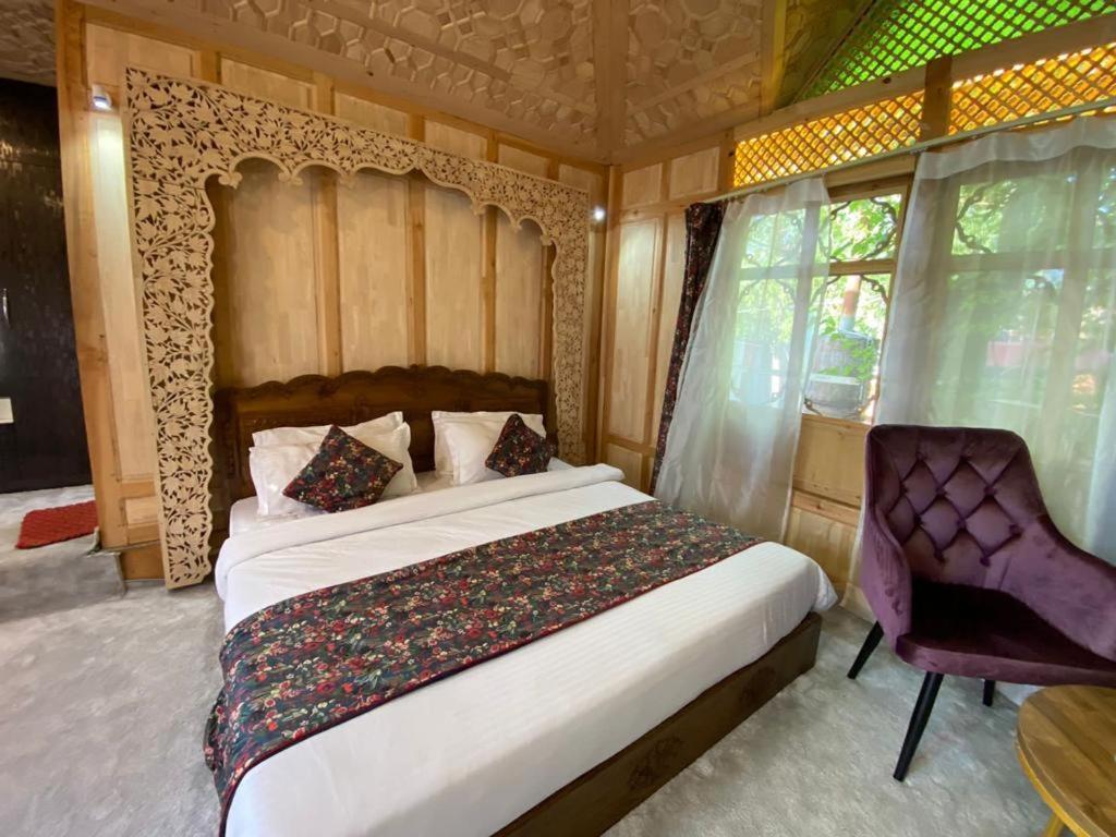 The Heritage Safina Group Of Houseboats Apartment