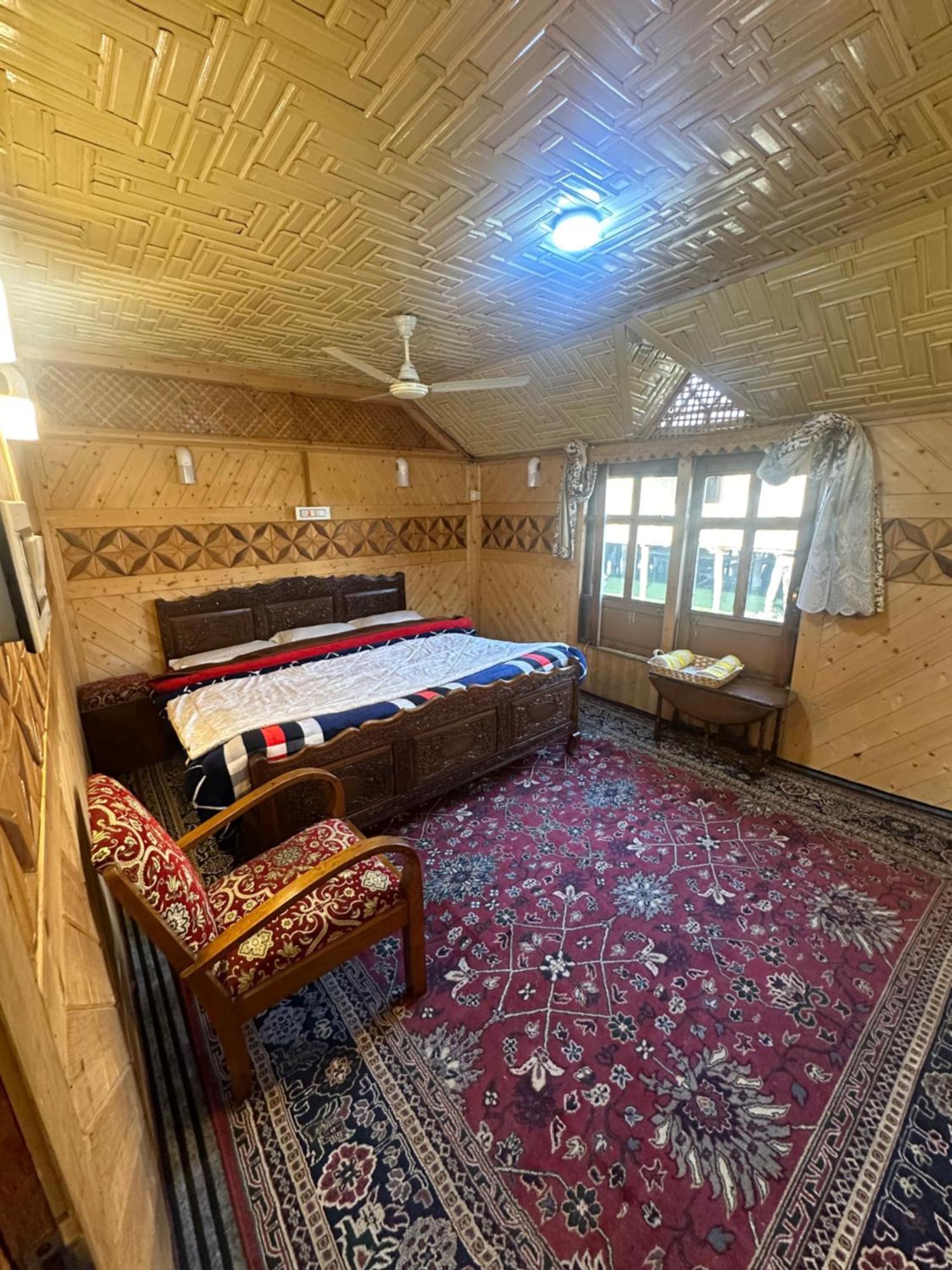 The Heritage Safina Group Of Houseboats Apartment *