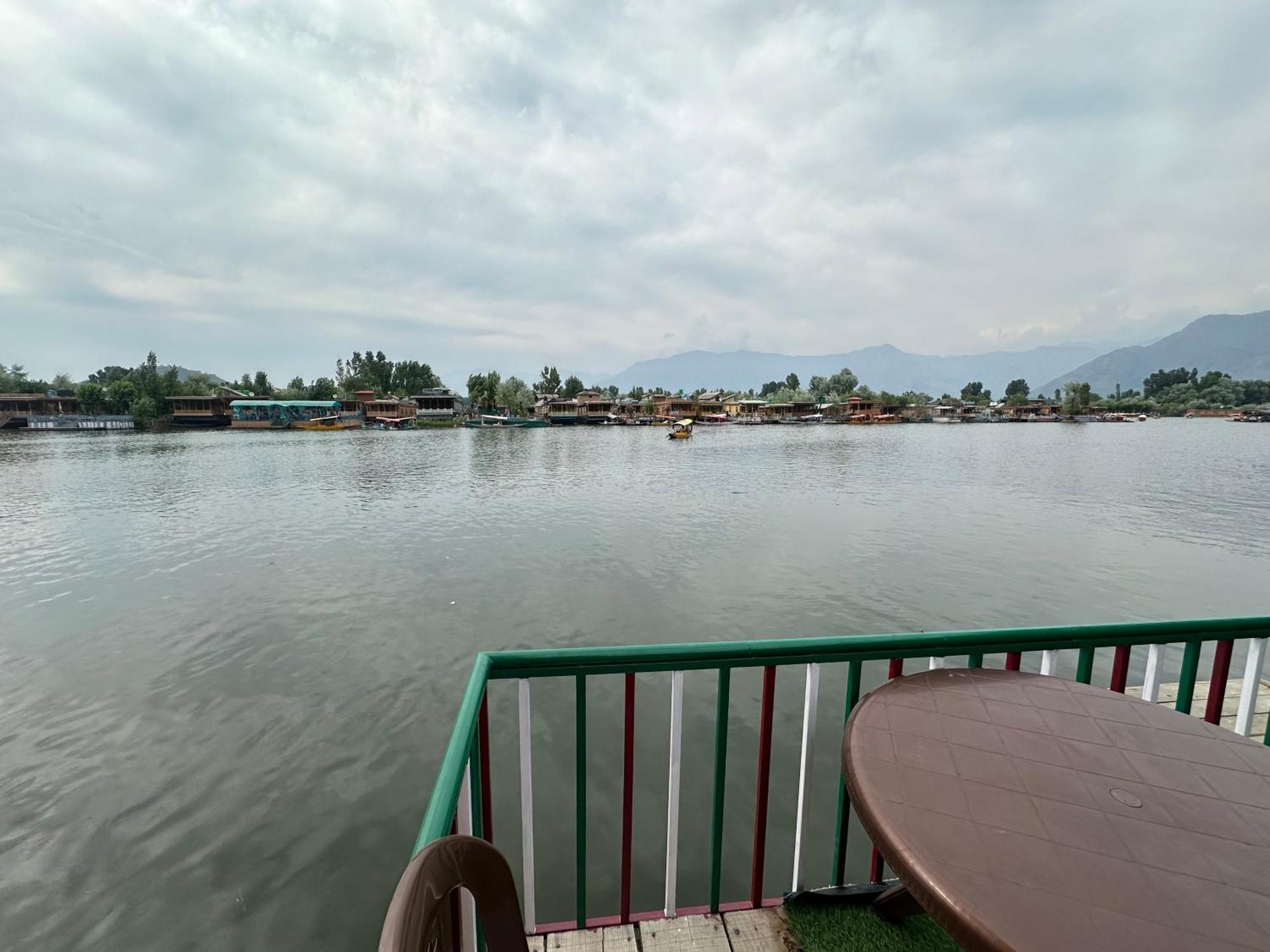The Heritage Safina Group Of Houseboats Apartment