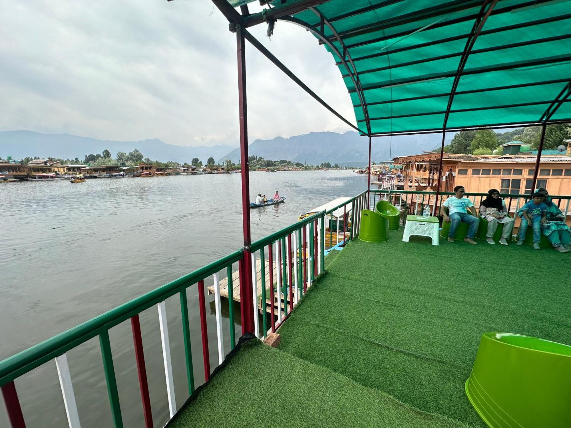 The Heritage Safina Group Of Houseboats Apartment *