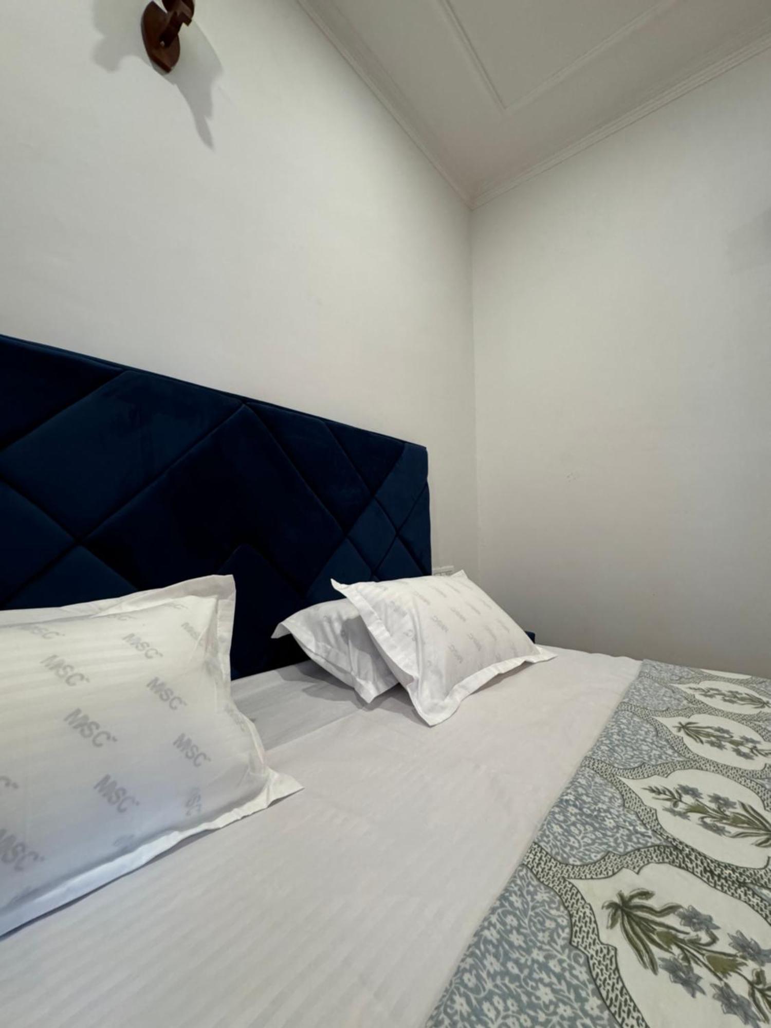 Shesh Bagh Boutique Luxury Retreat Homestay Srinagar (Jammu and Kashmir)